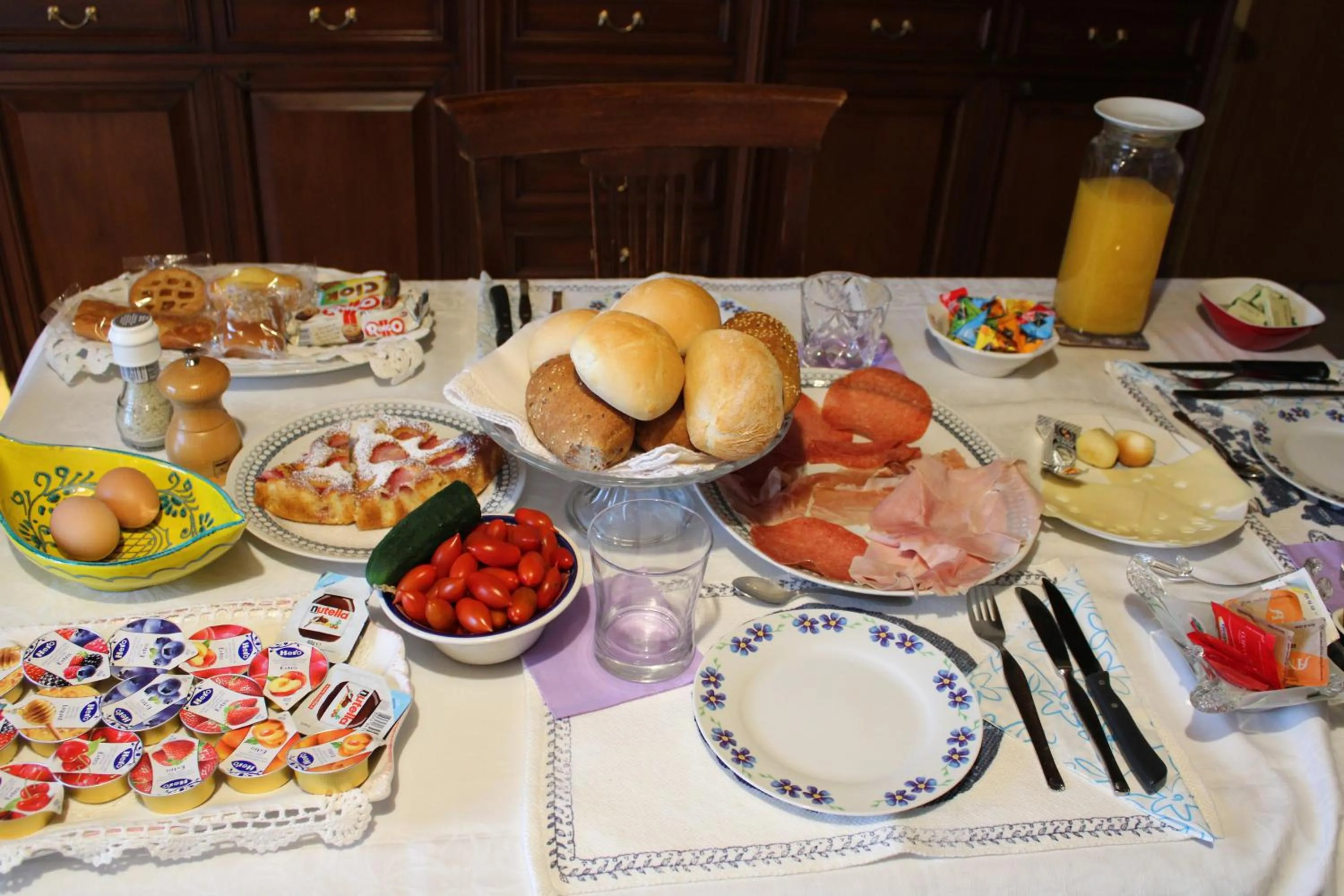 Breakfast in Bed & Breakfast Lucy