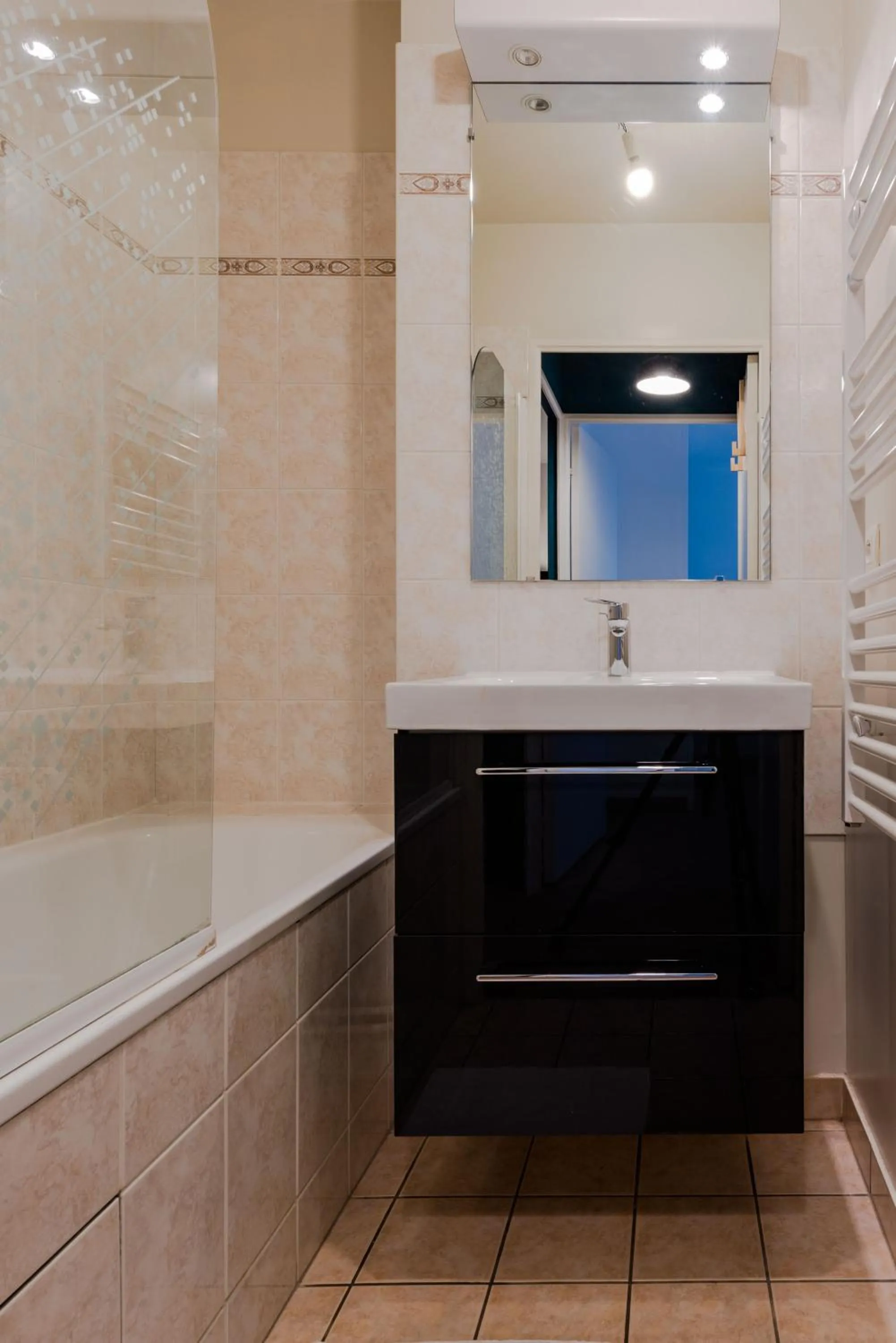 Bathroom in Cosy flat in Disneyland BMYGUEST