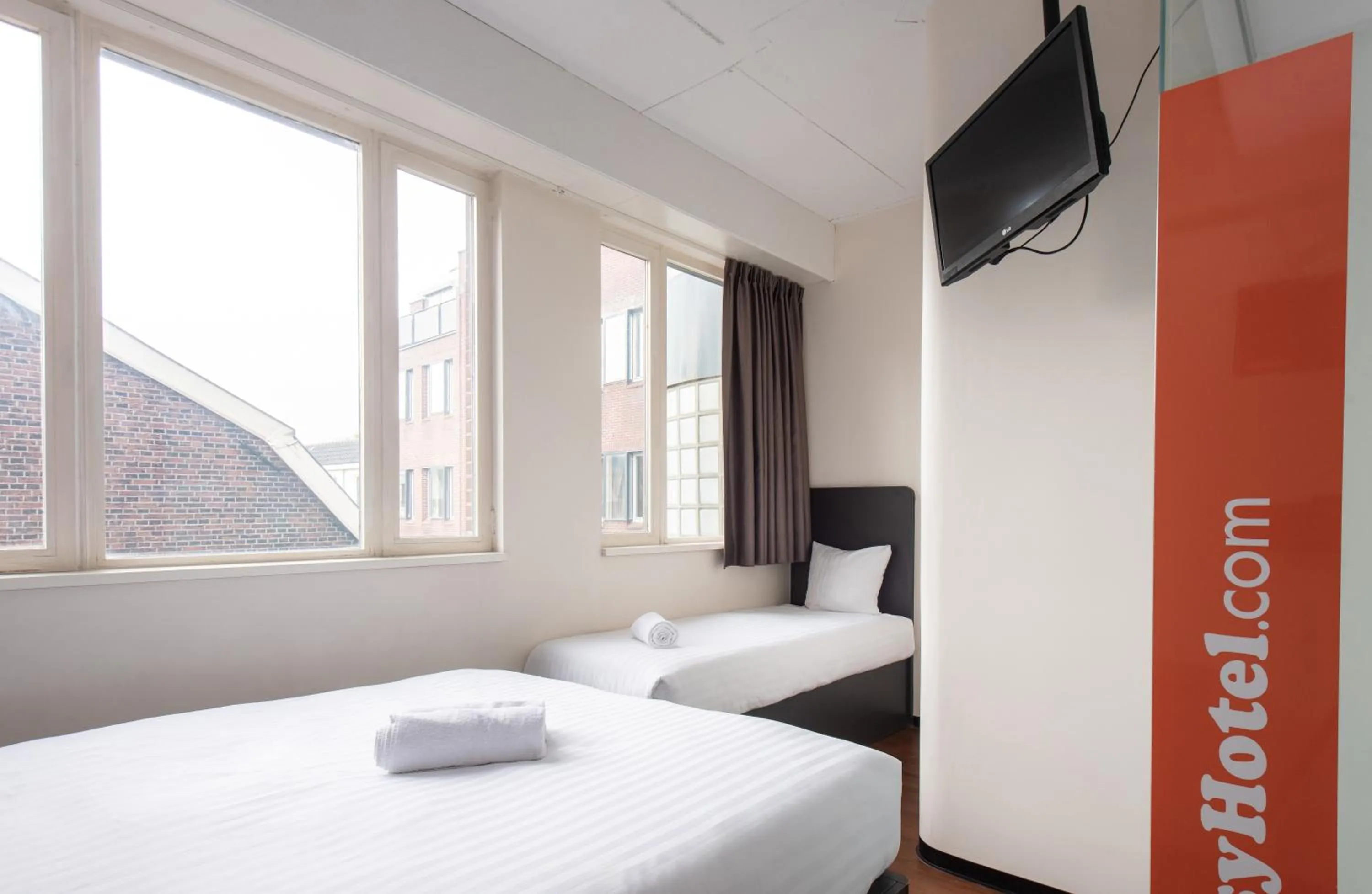 Bedroom, Bed in easyHotel The Hague City Centre