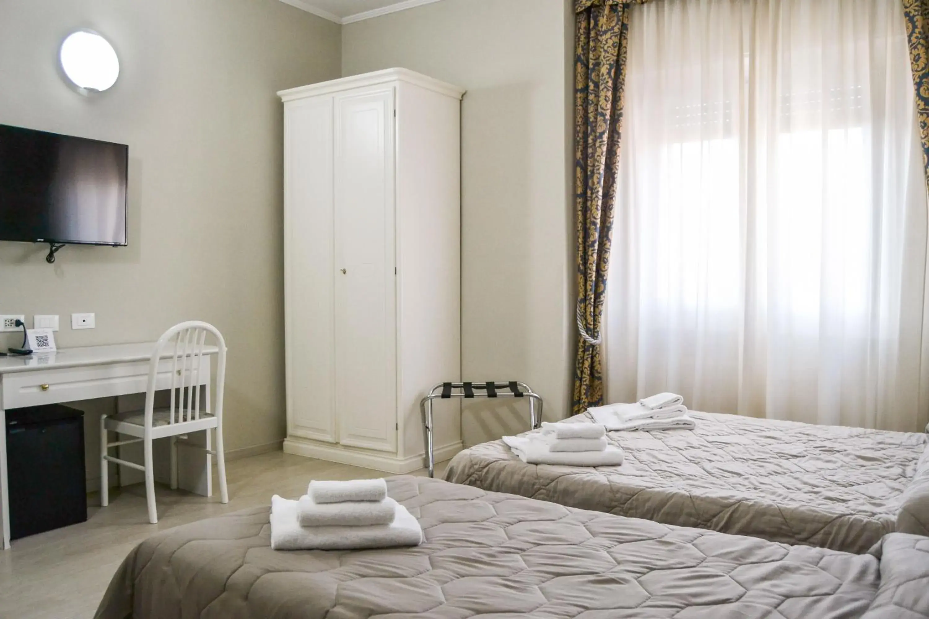 Twin Room in Hotel Domus Twin Room in Hotel Domus