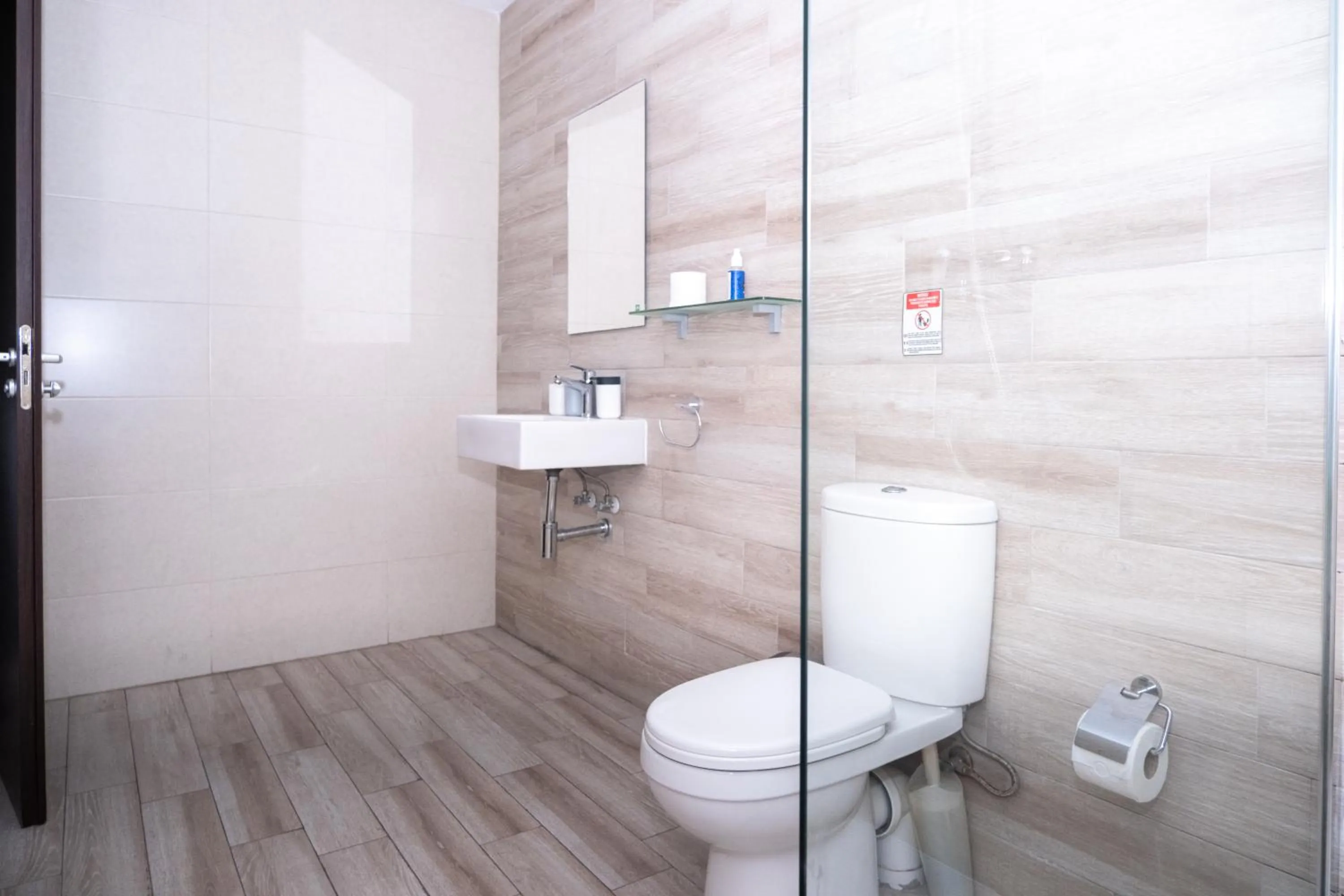 Shower in Napoli Suites Studios Aparthotel