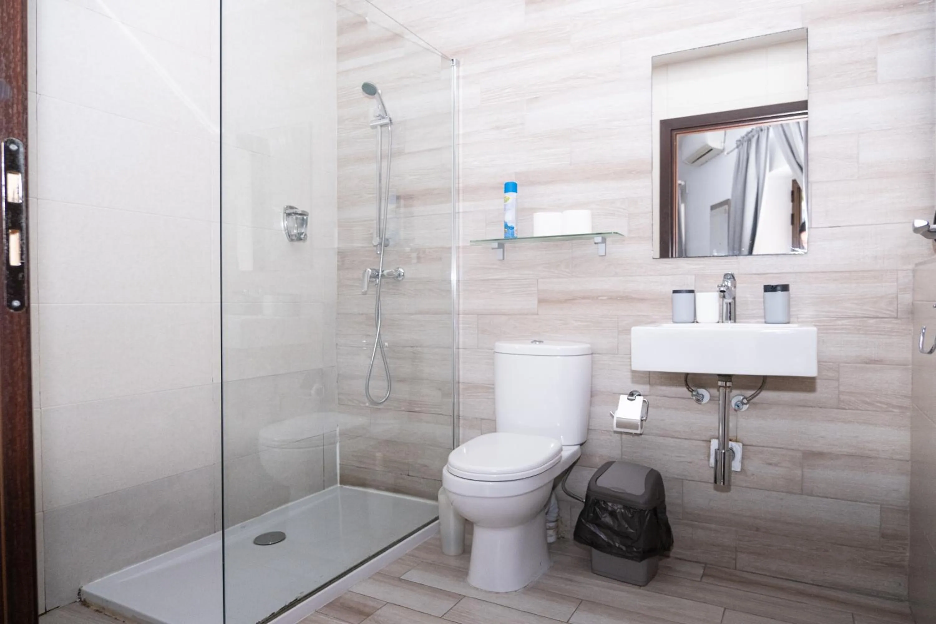 Shower in Napoli Suites Studios Aparthotel