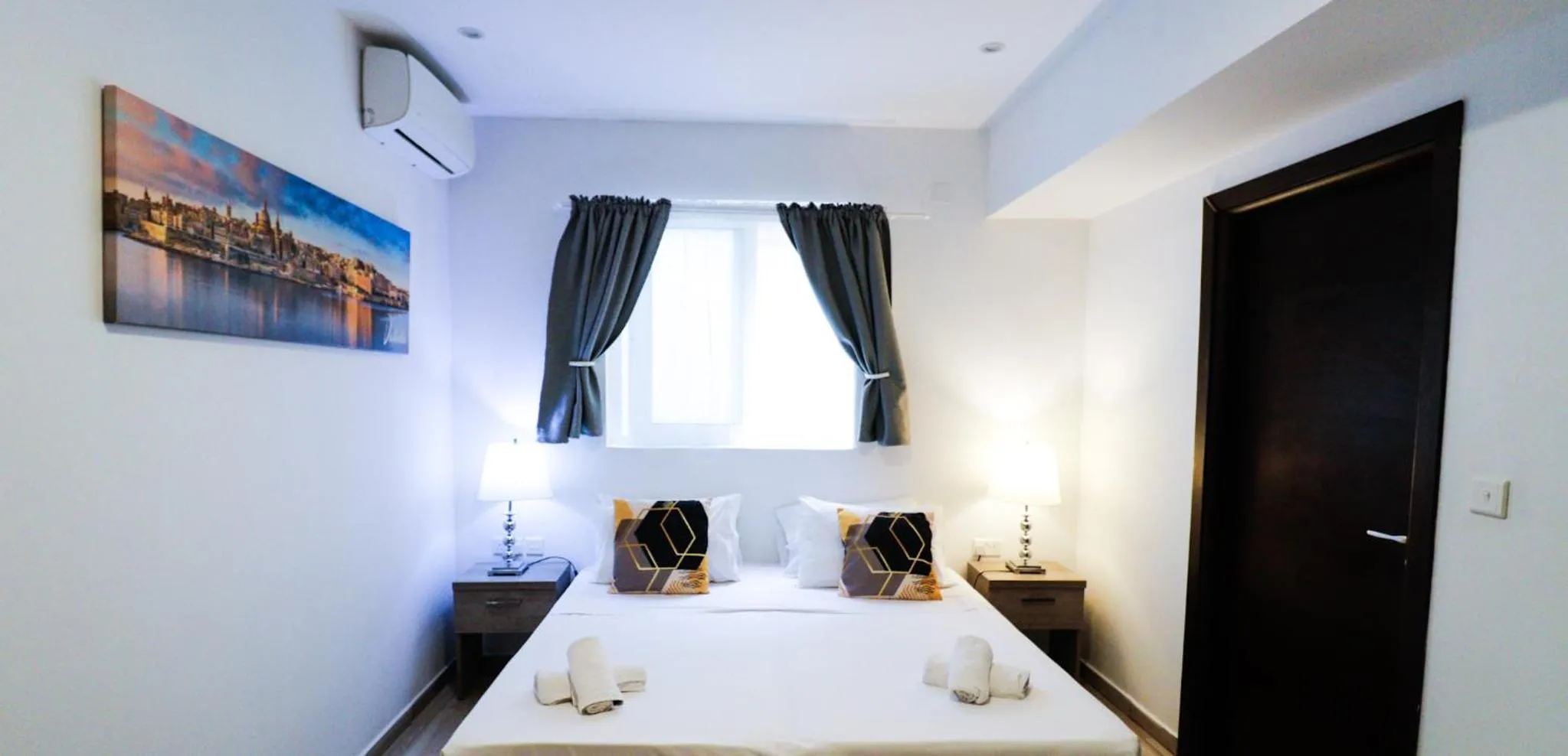 Bed in Napoli Suites Studios Aparthotel