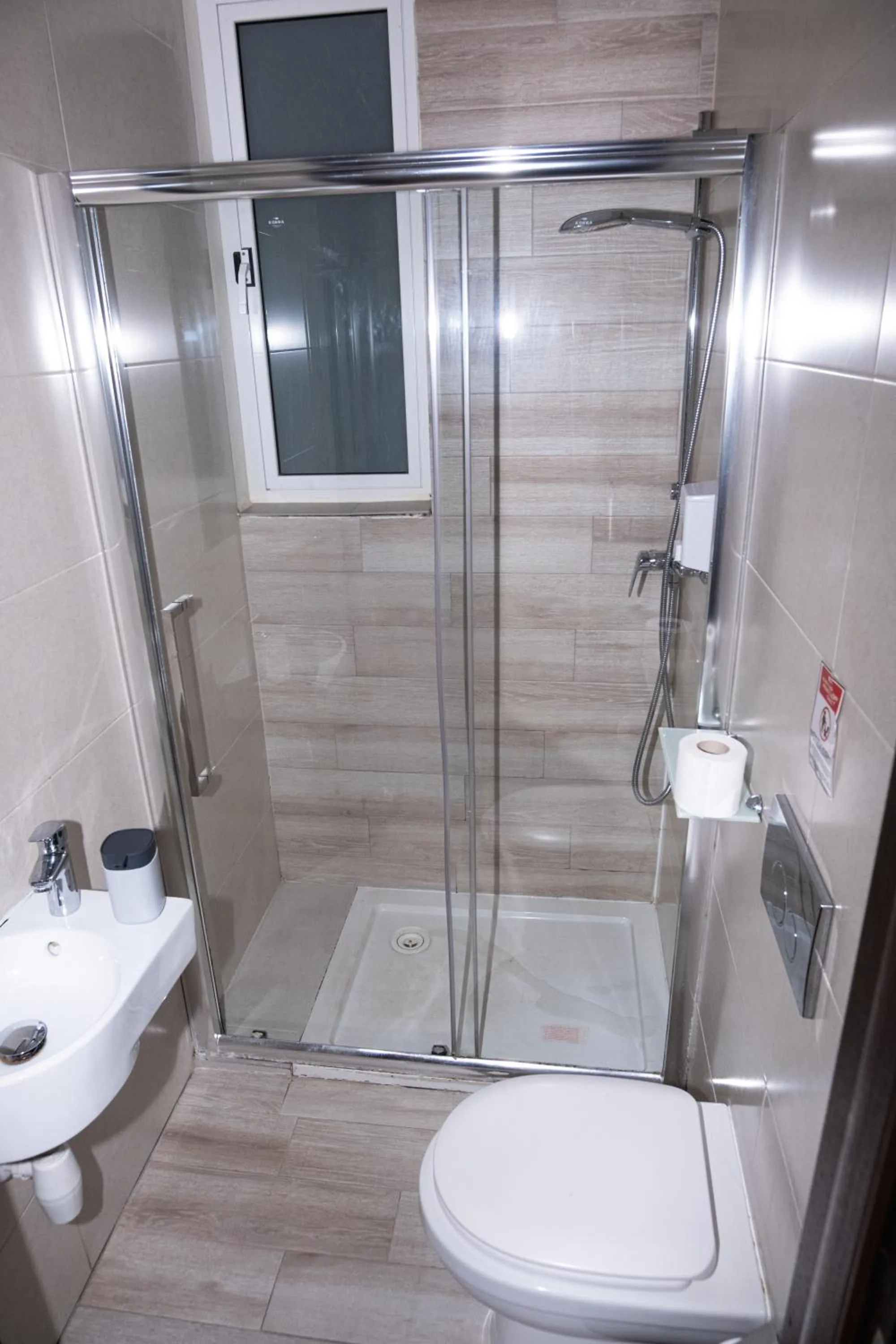 Shower in Napoli Suites Studios Aparthotel