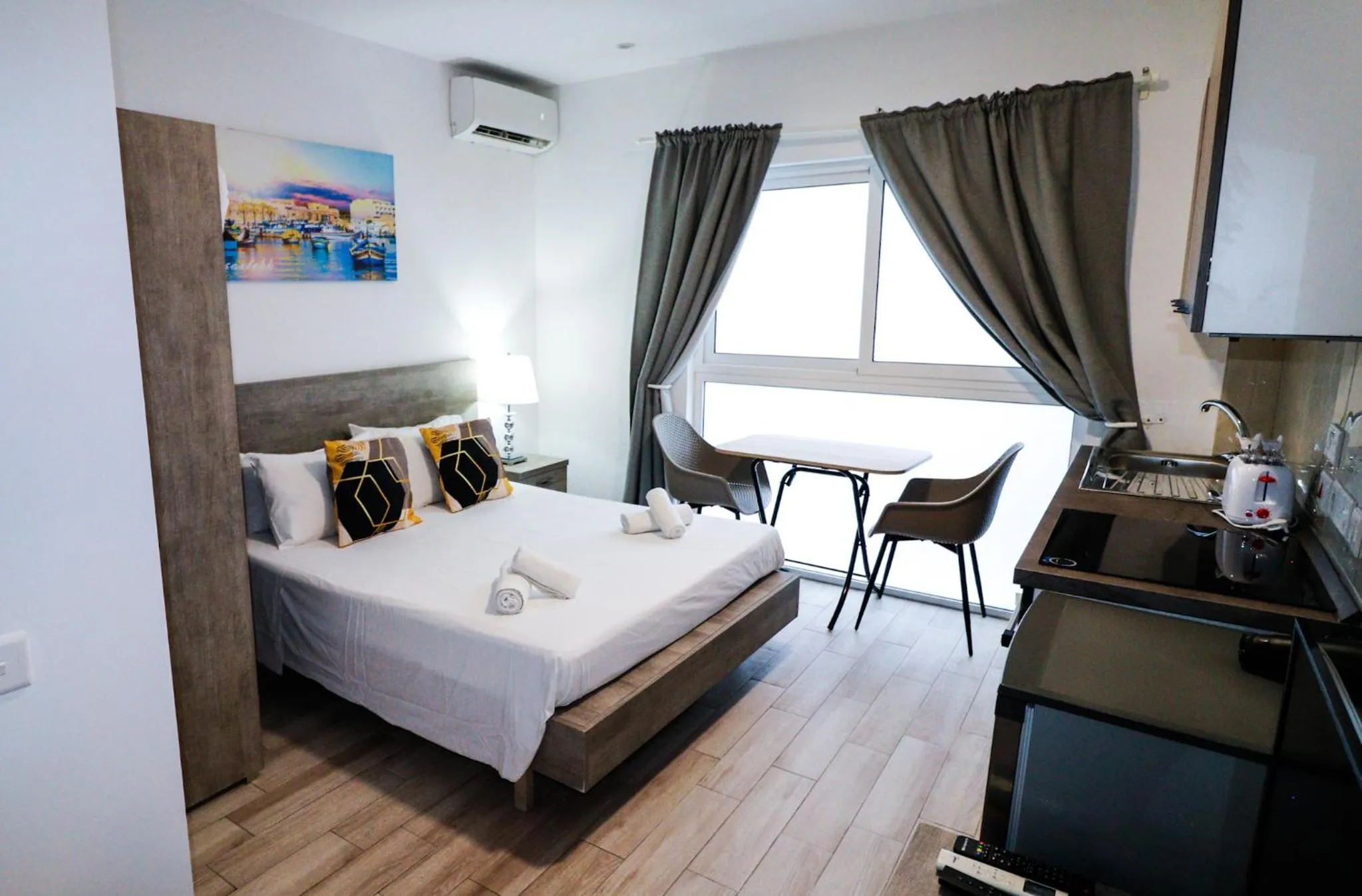 Bed in Napoli Suites Studios Aparthotel