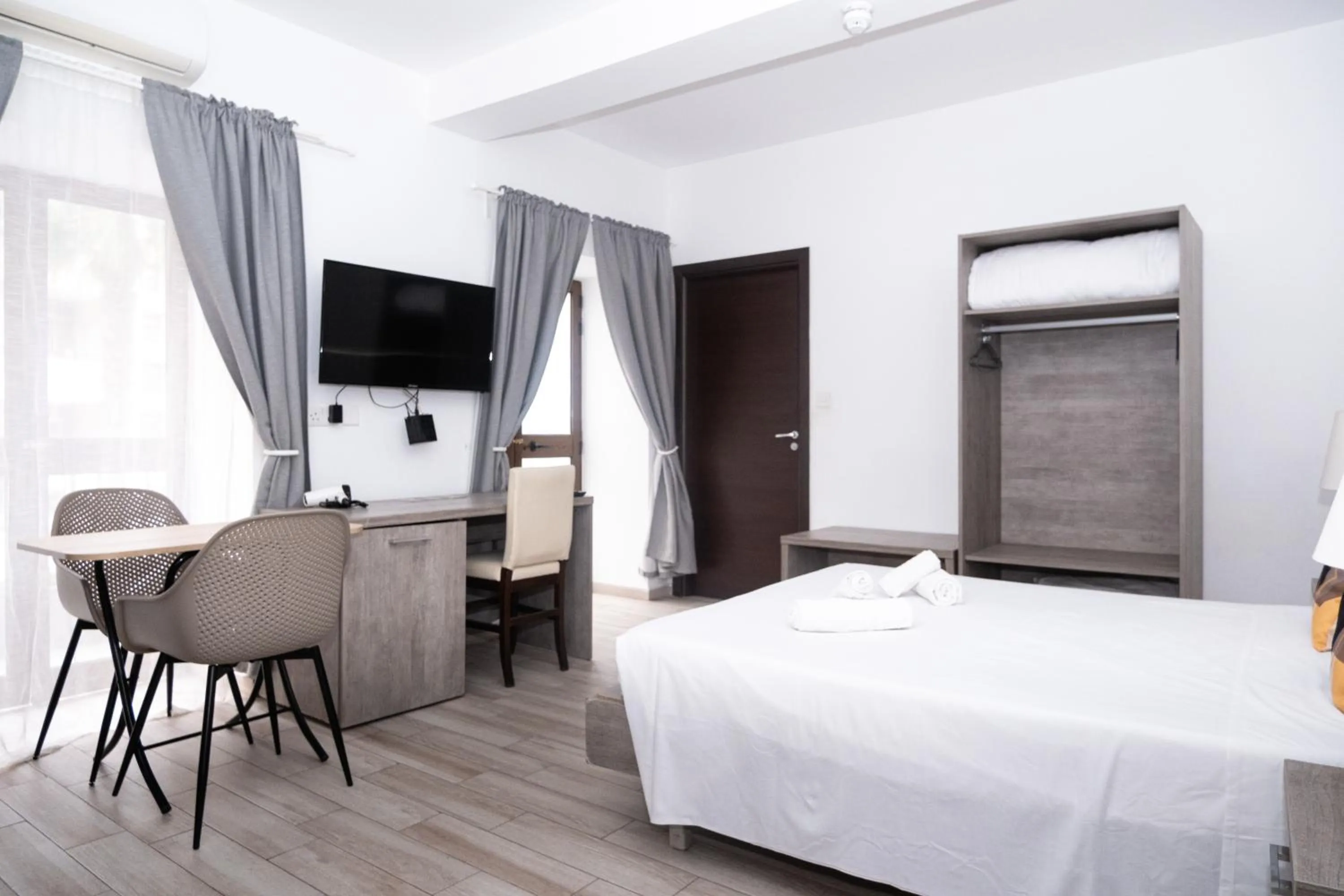 TV and multimedia, Bed in Napoli Suites Studios Aparthotel