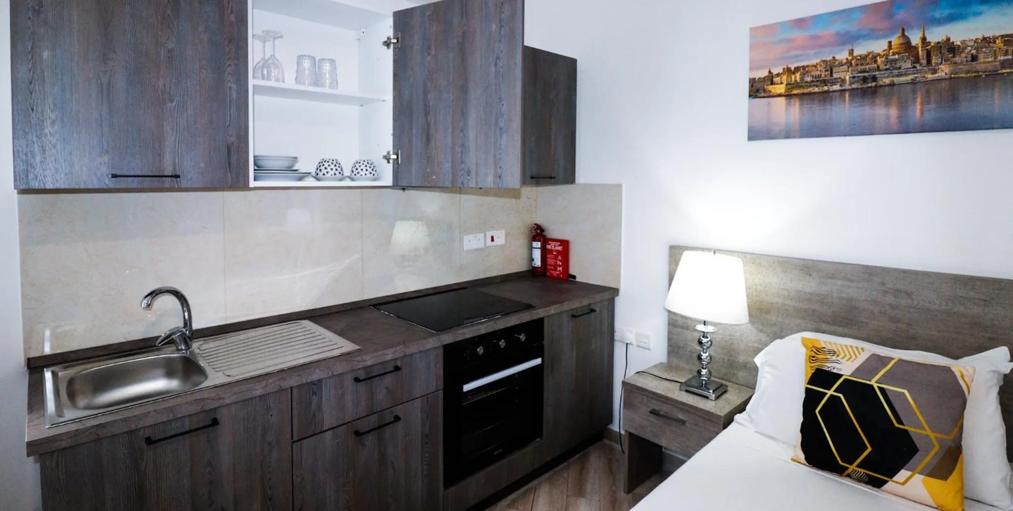 Napoli Suites Studios Aparthotel