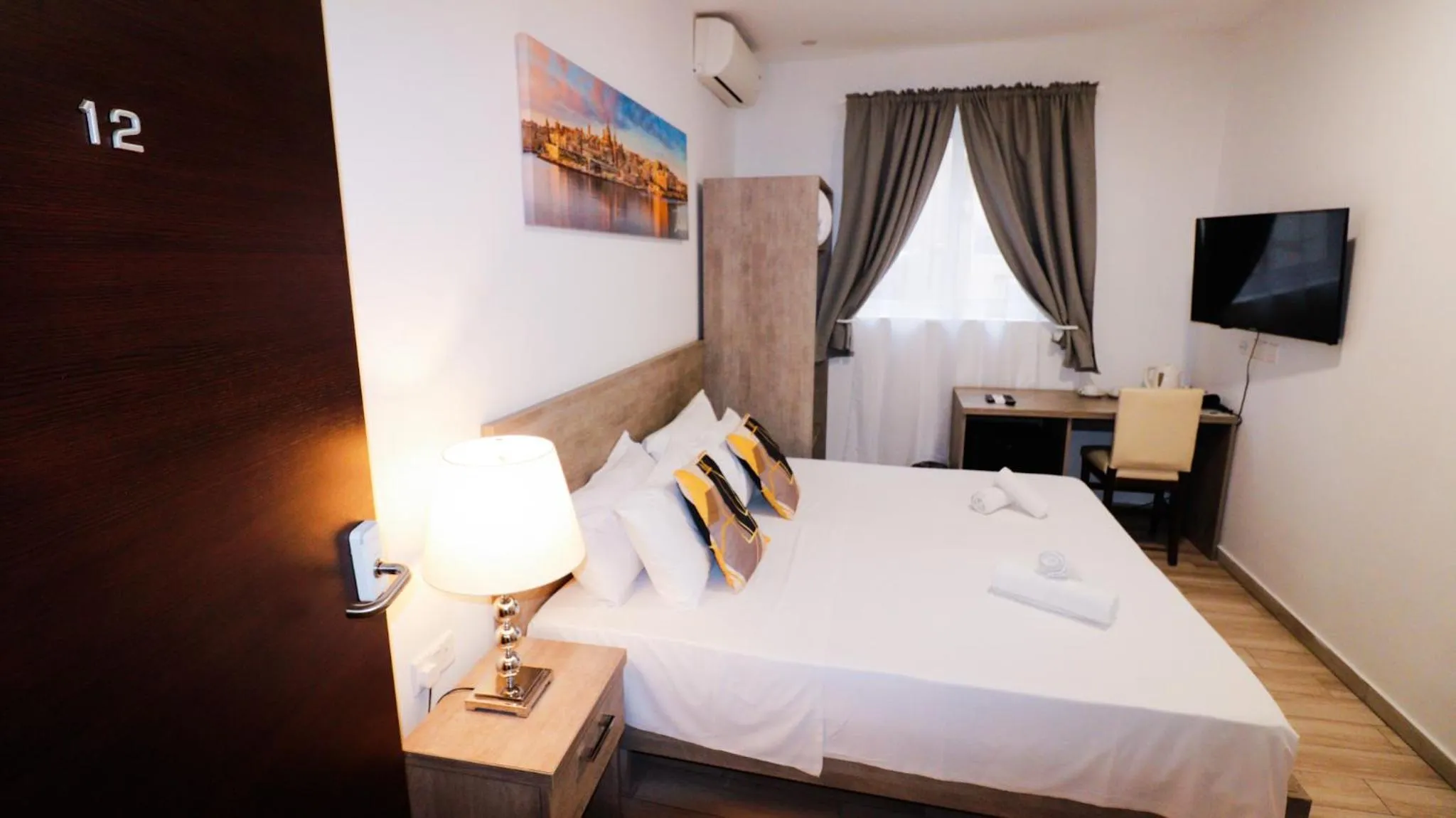 Bed in Napoli Suites Studios Aparthotel