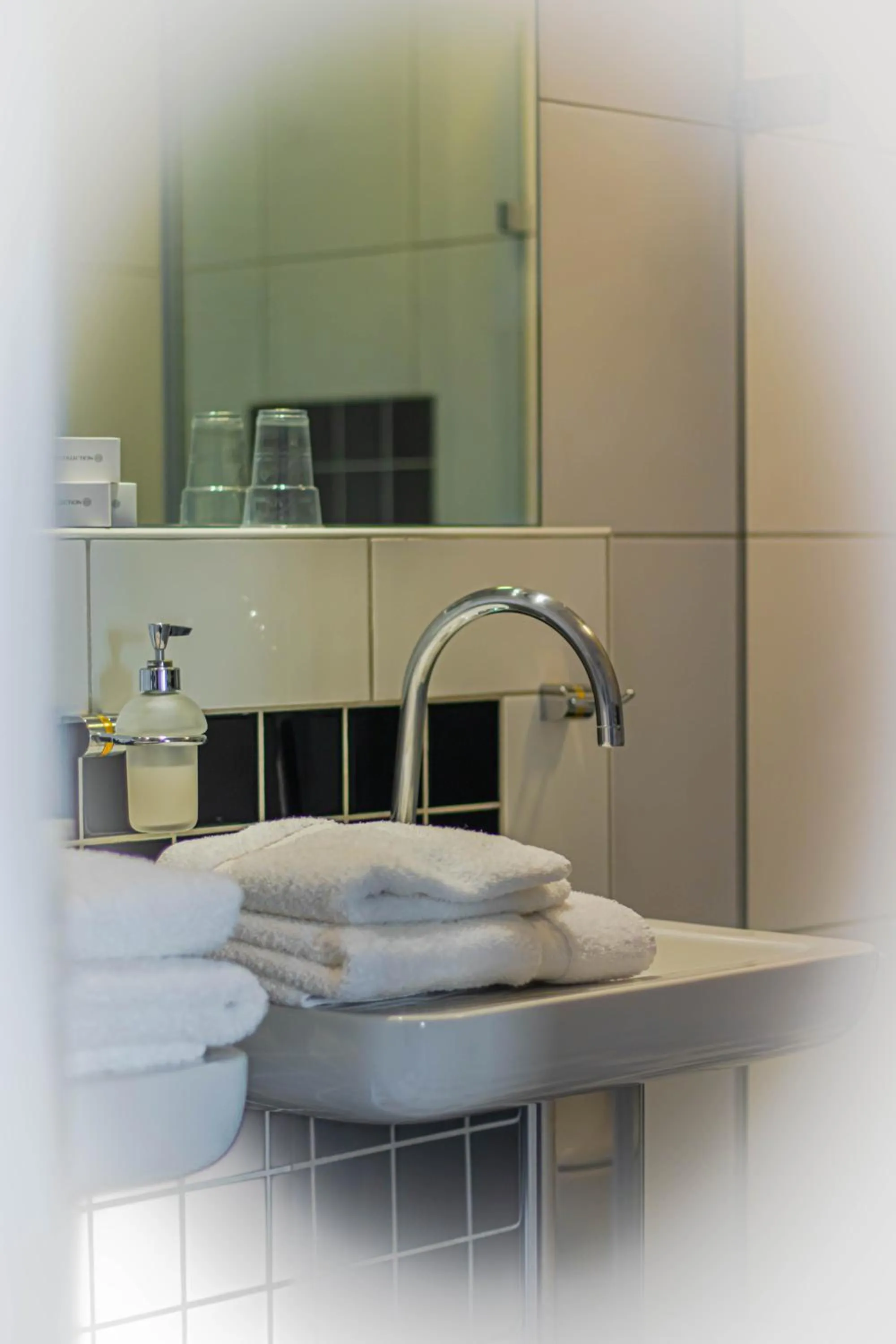 Bathroom in Hotel de Boegschroef