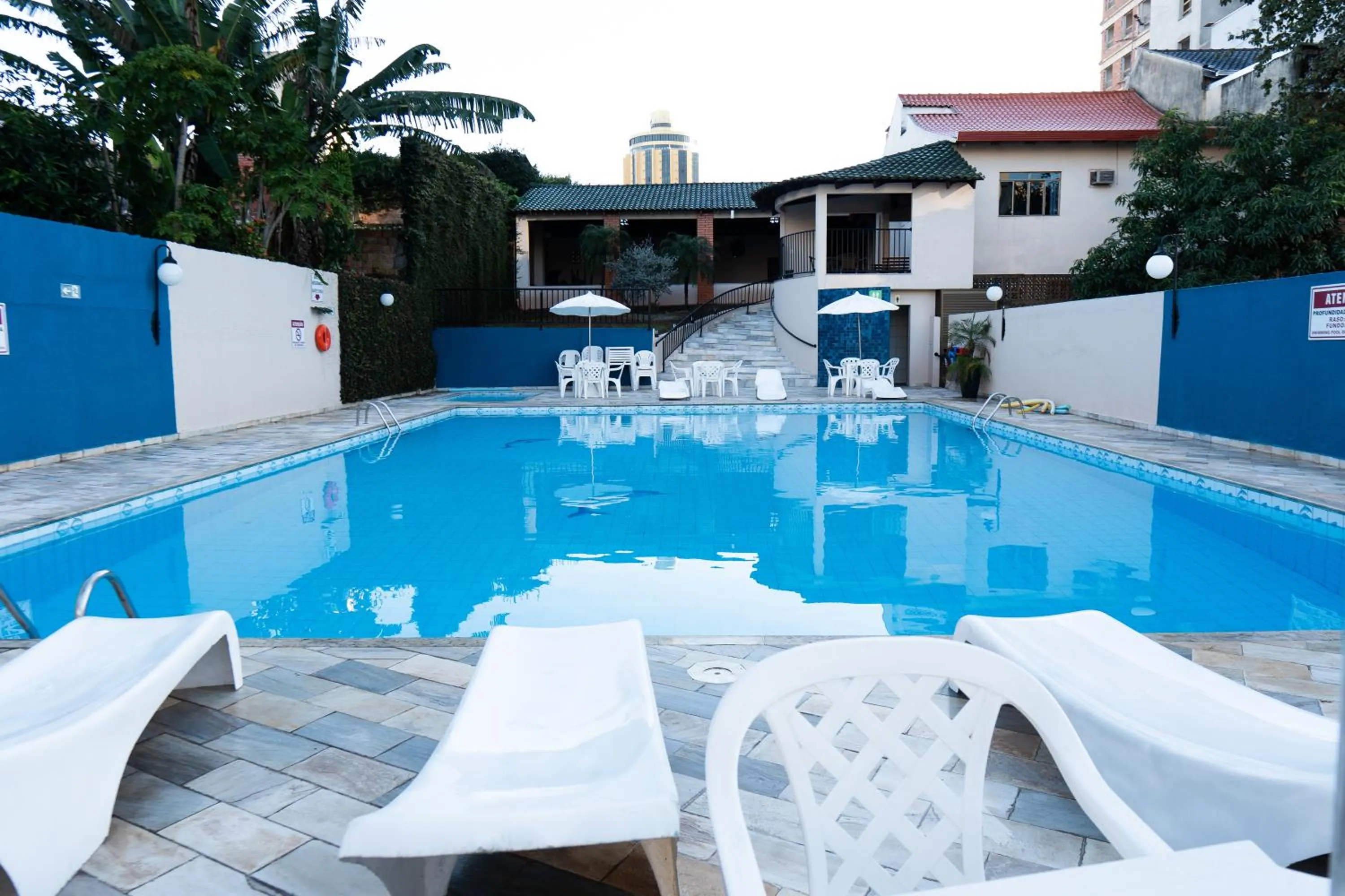 Swimming pool in San Rafael Comfort Class Hotel