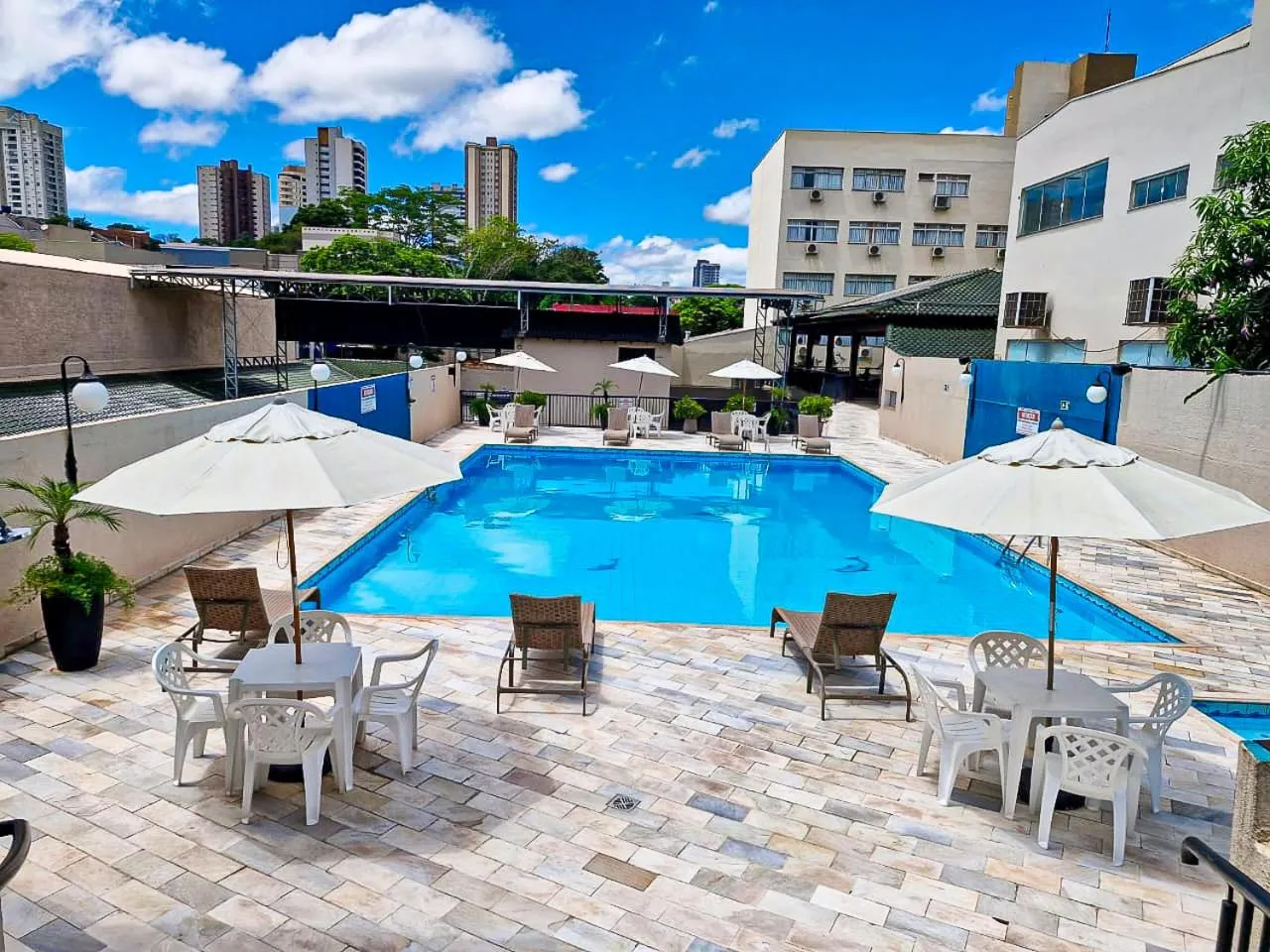 Swimming pool in San Rafael Comfort Class Hotel