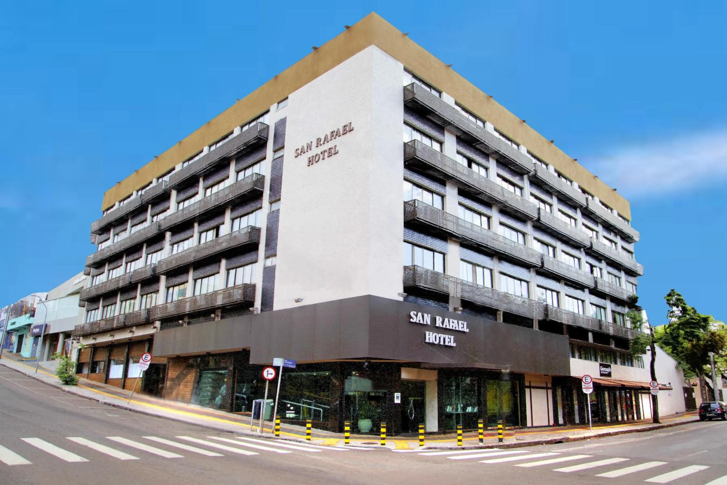 Property building in San Rafael Comfort Class Hotel