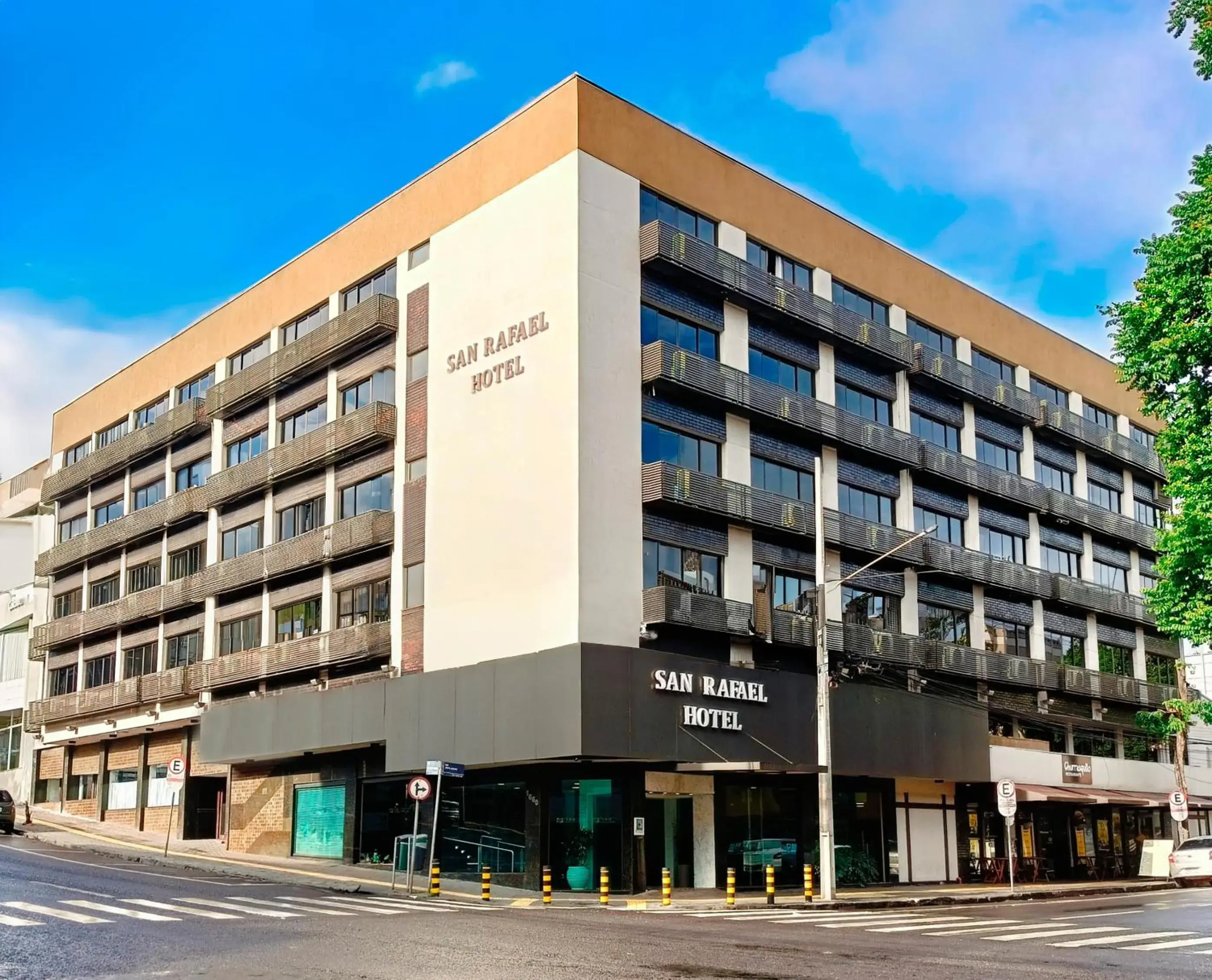 Property building in San Rafael Comfort Class Hotel Property building in San Rafael Comfort Class Hotel