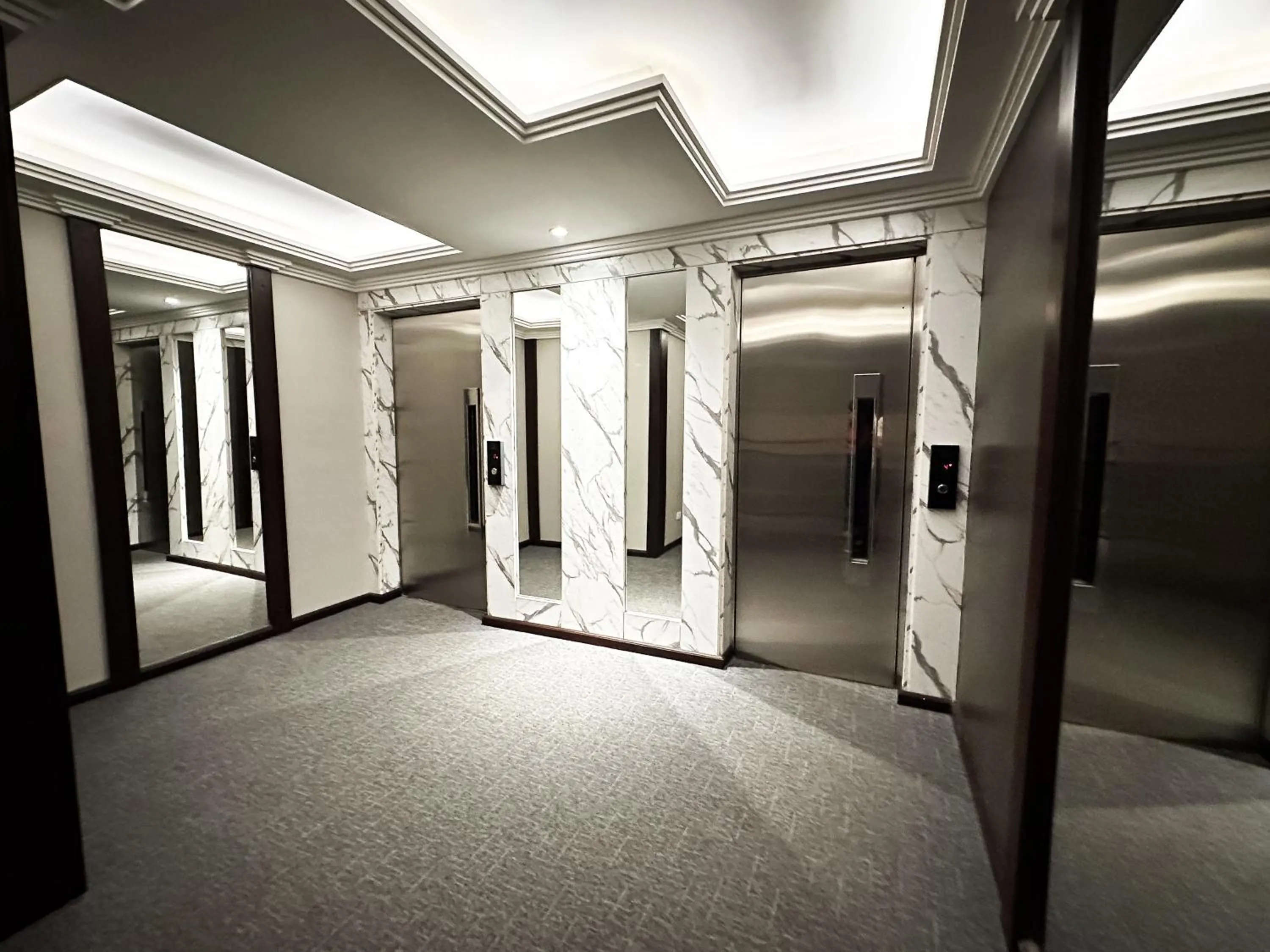 elevator in San Rafael Comfort Class Hotel