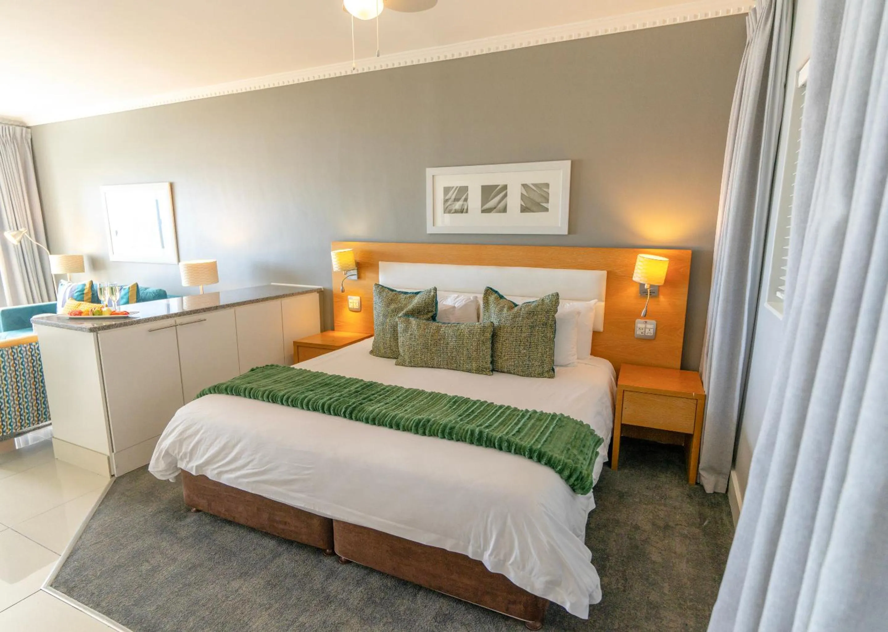 Bed in Peninsula All Suite Hotel by Dream Resorts