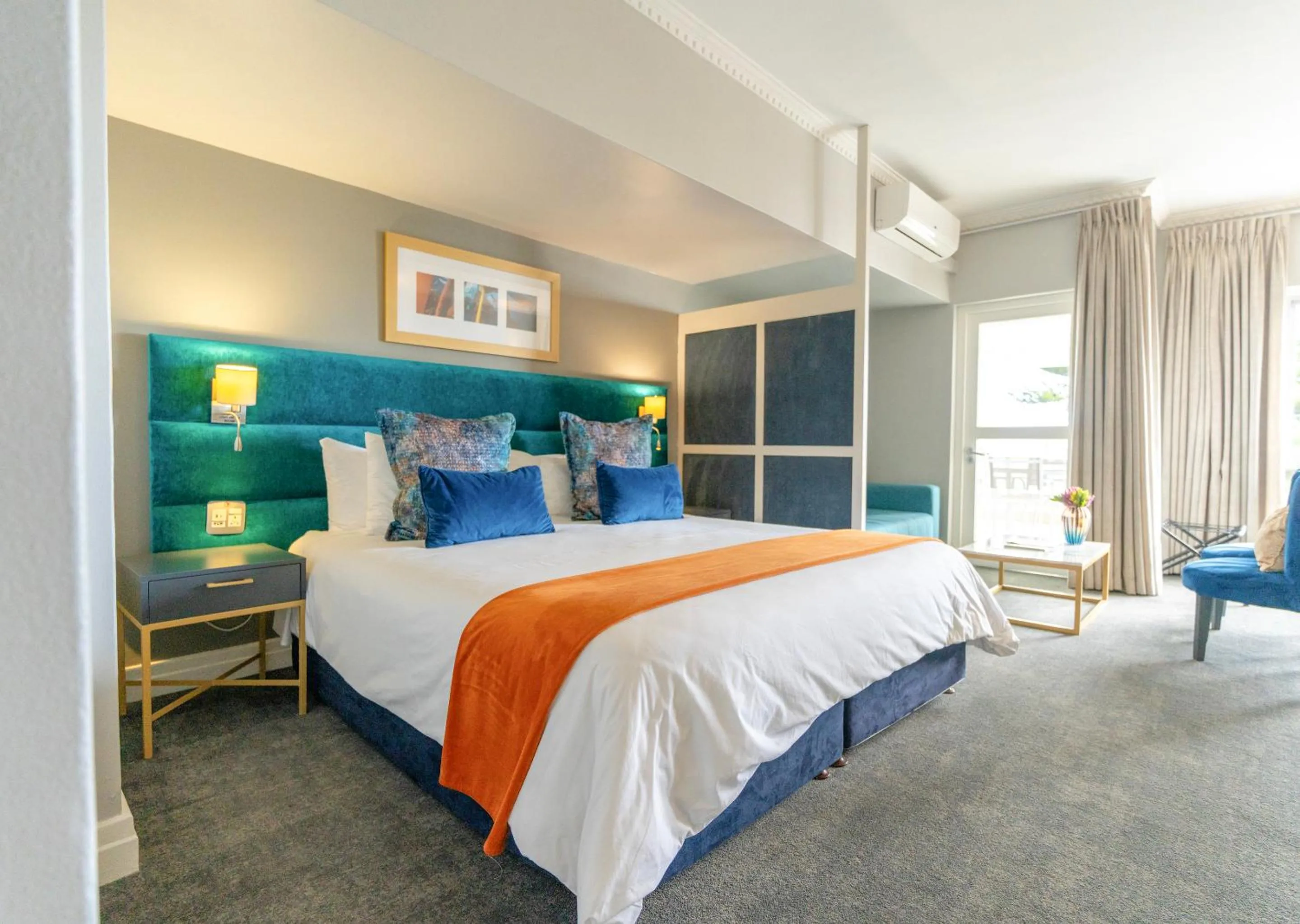 Bed in Peninsula All Suite Hotel by Dream Resorts