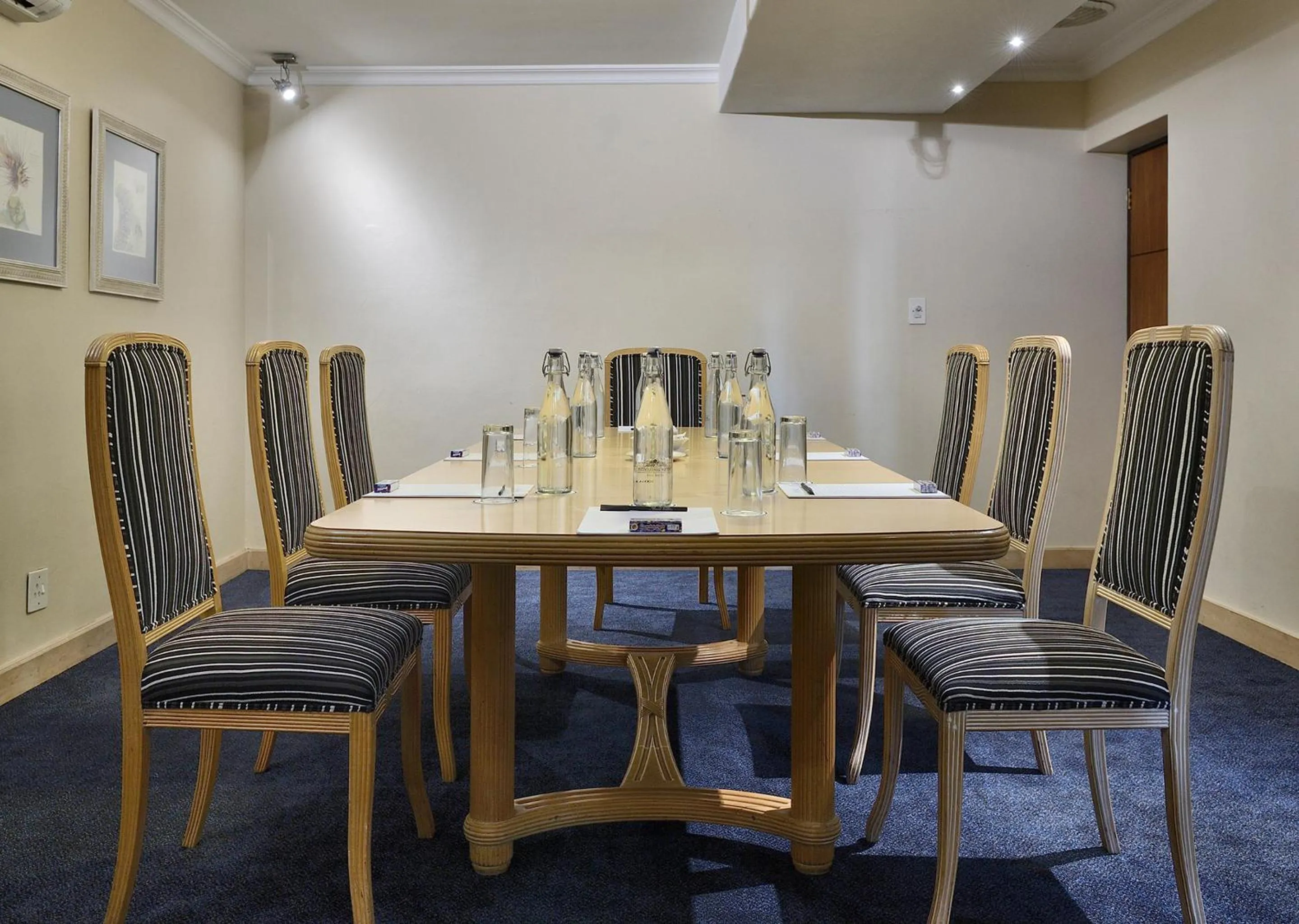 Meeting/conference room in Peninsula All Suite Hotel by Dream Resorts