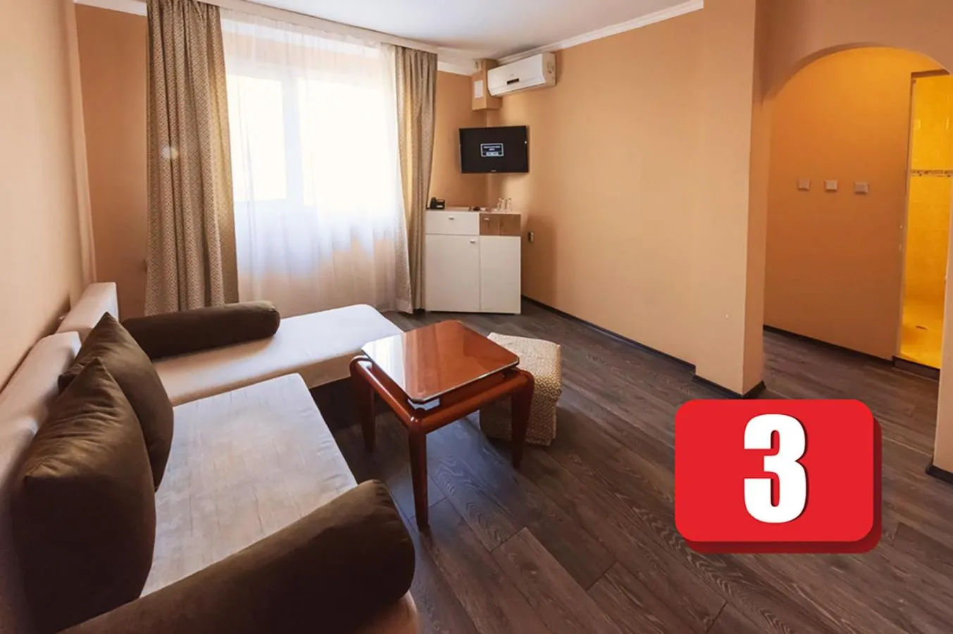 Communal lounge/ TV room in Hotel Simona Complex