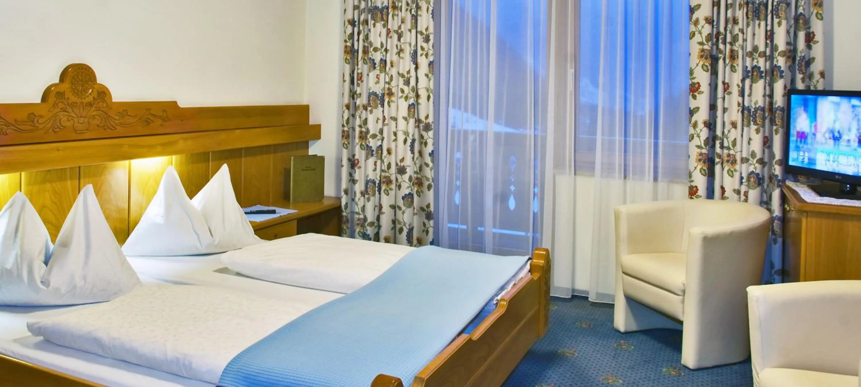 Bed in Hotel Berghof