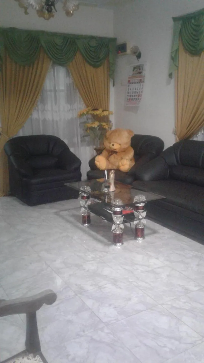 Restaurant/places to eat in Triple One Villa