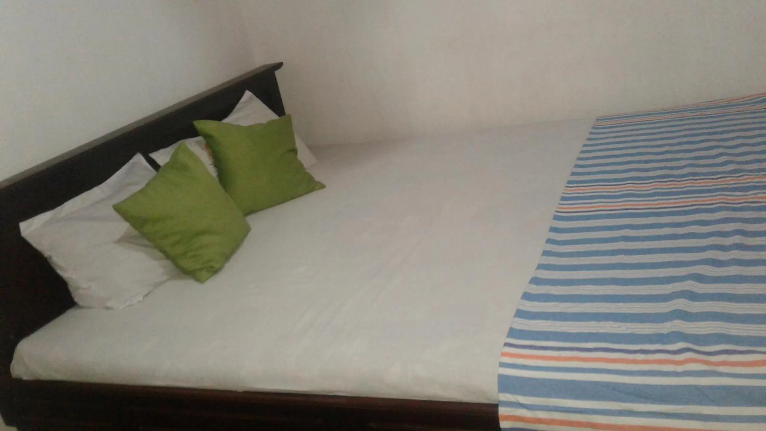 cot, Bed in Triple One Villa