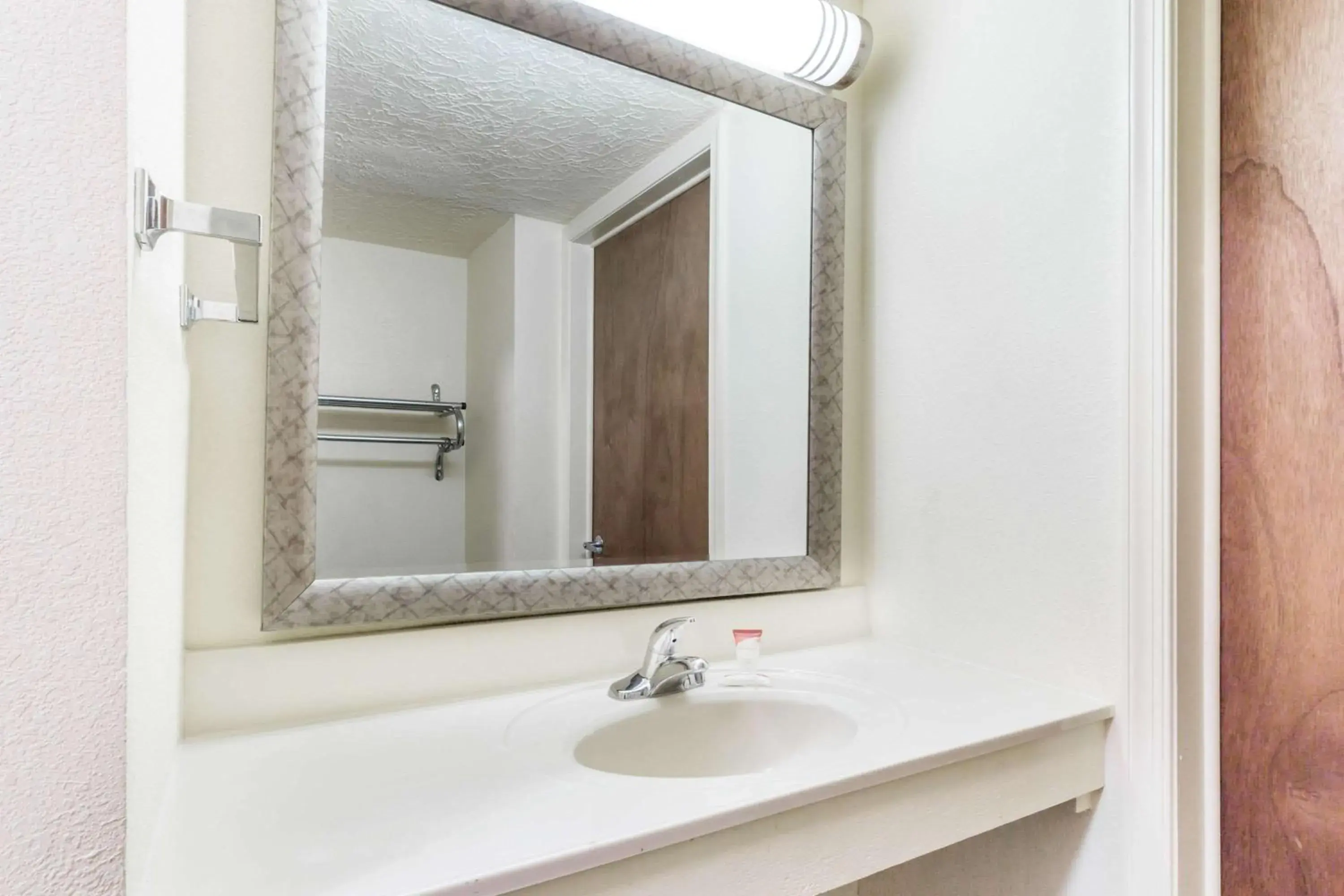 Photo of the whole room, Bathroom in Knights Inn Glen Allen