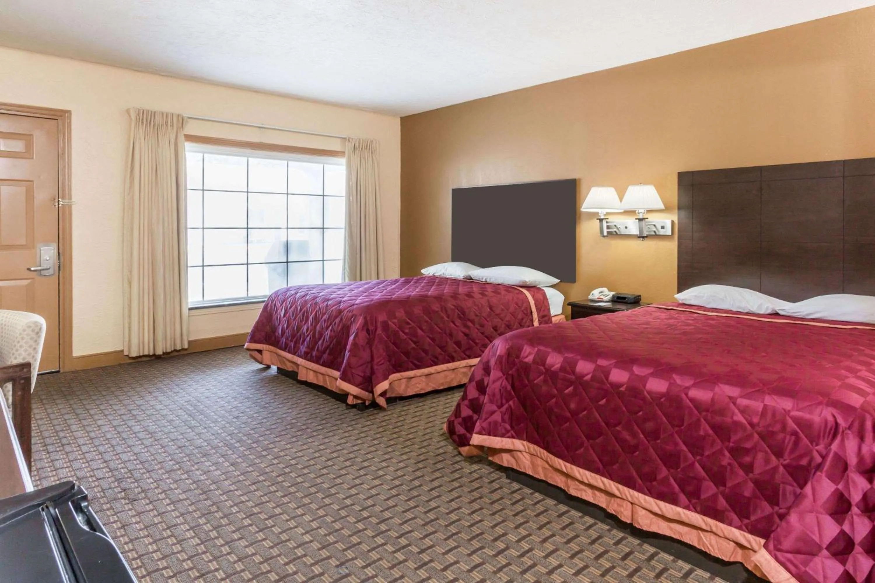 Photo of the whole room in Knights Inn Glen Allen