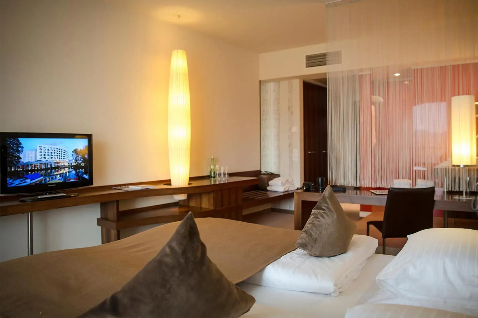 Bathroom, Bed in Das Seepark Wörthersee Resort Bathroom, Bed in Das Seepark Wörthersee Resort