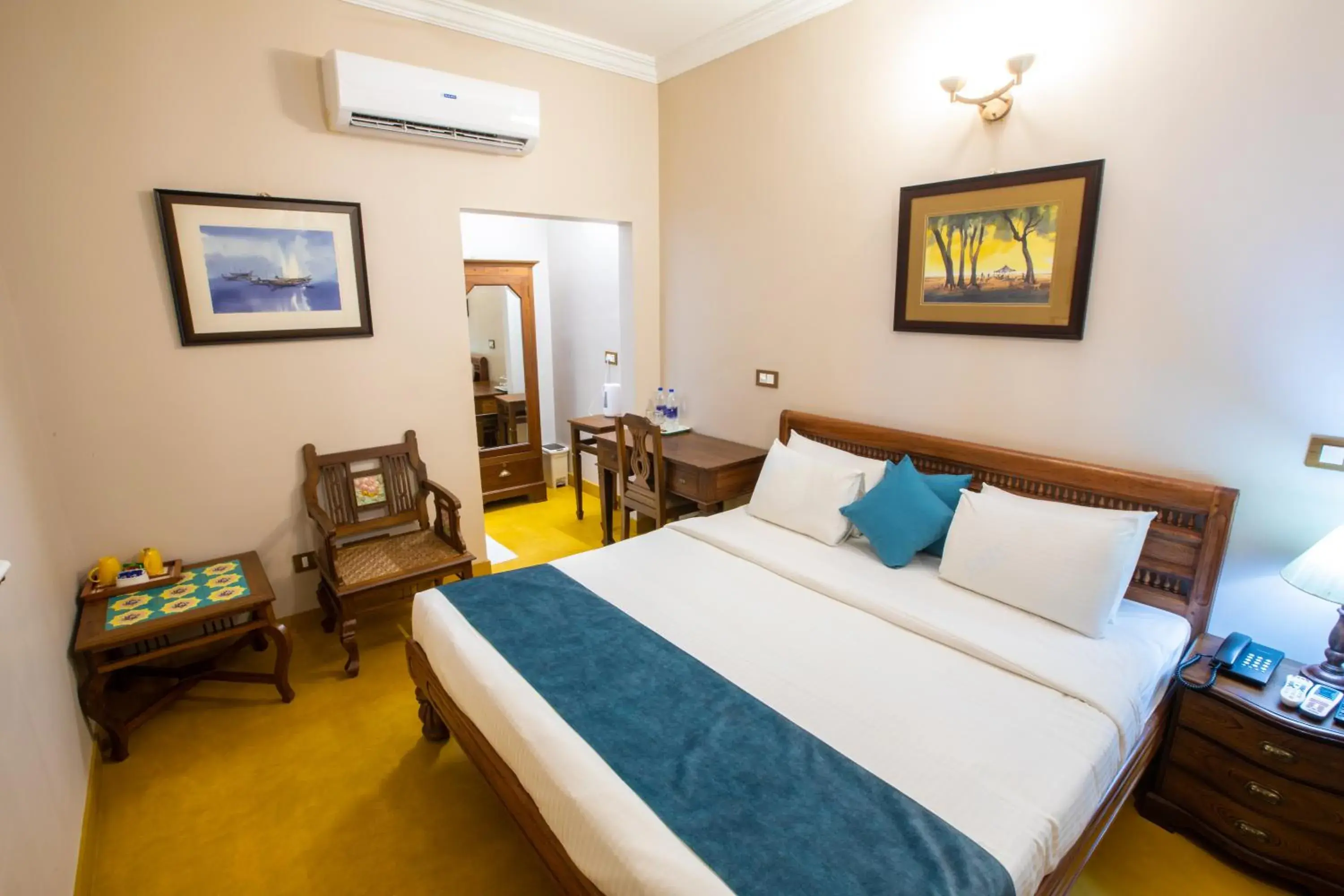 Deluxe Double Room (2 Adults + 1 Child) in 19VillaMira Deluxe Double Room (2 Adults + 1 Child) in 19VillaMira