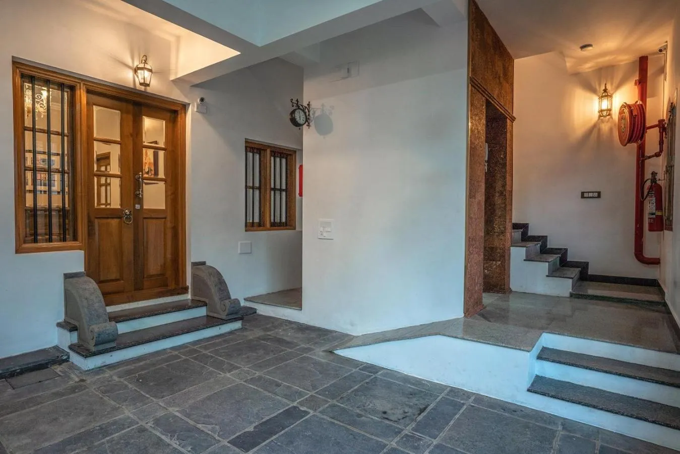 Facade/entrance in 19VillaMira