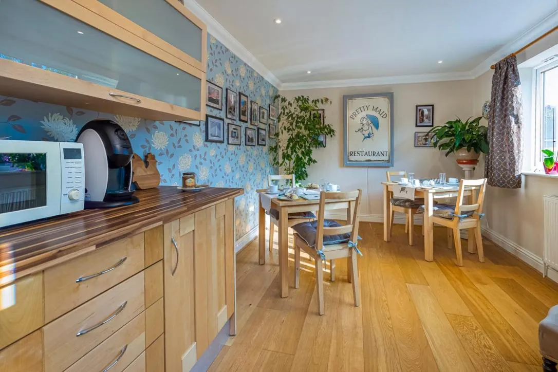 Breakfast in Pretty Maid House B&B