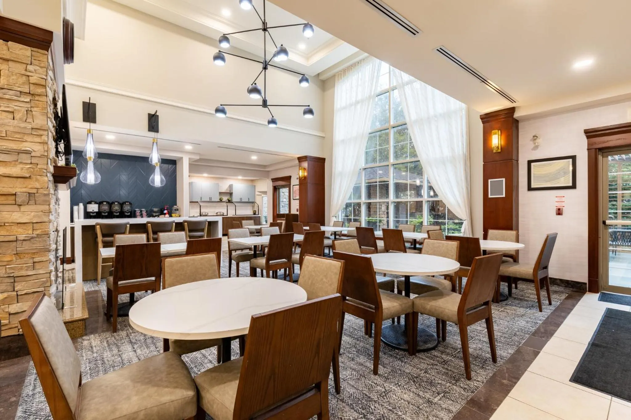 Restaurant/places to eat in Staybridge Suites London by IHG