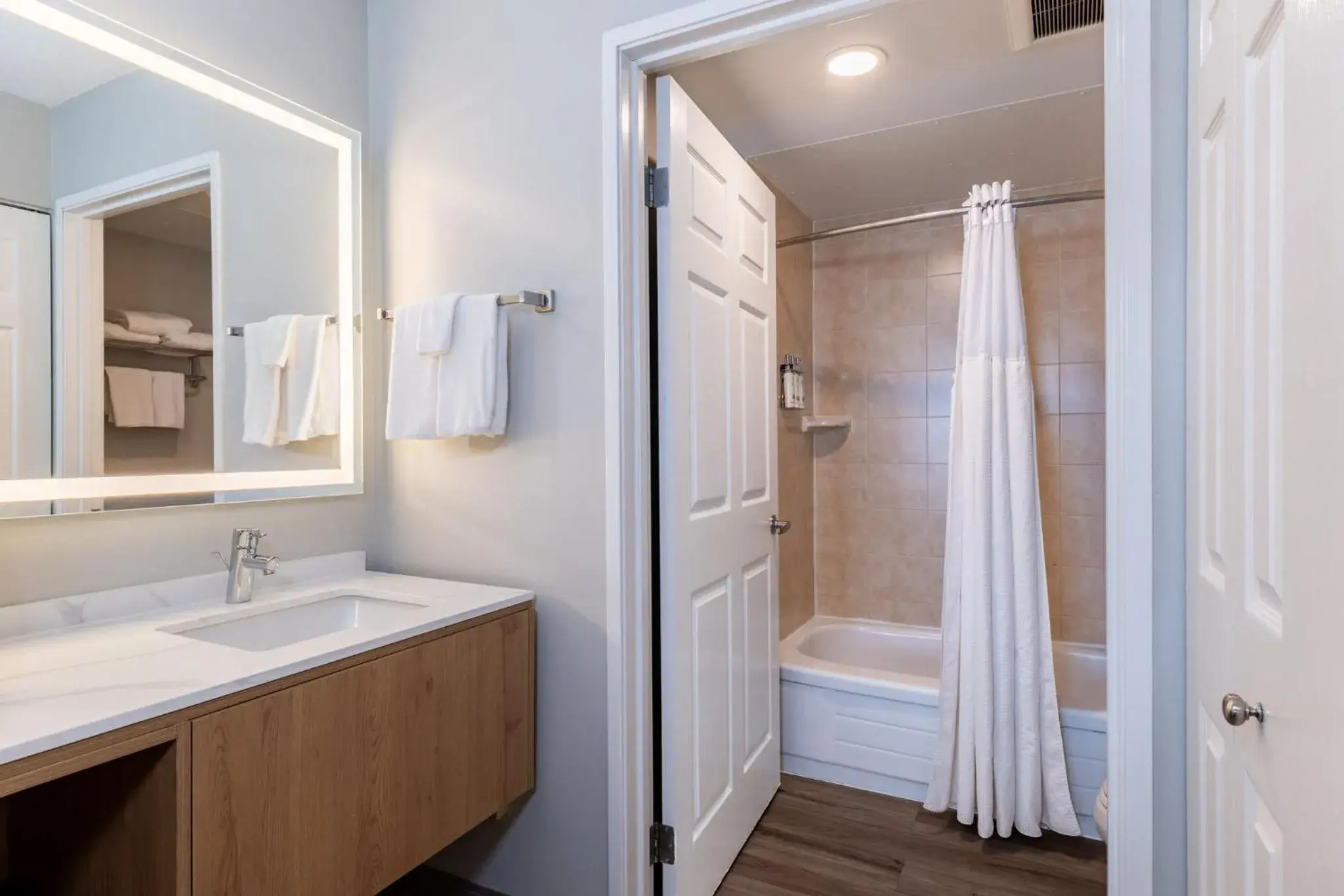 Studio Suite in Staybridge Suites London by IHG Studio Suite in Staybridge Suites London by IHG