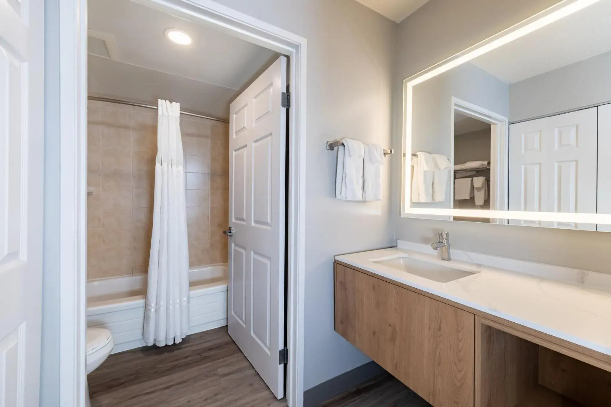 Photo of the whole room in Staybridge Suites London by IHG Photo of the whole room in Staybridge Suites London by IHG