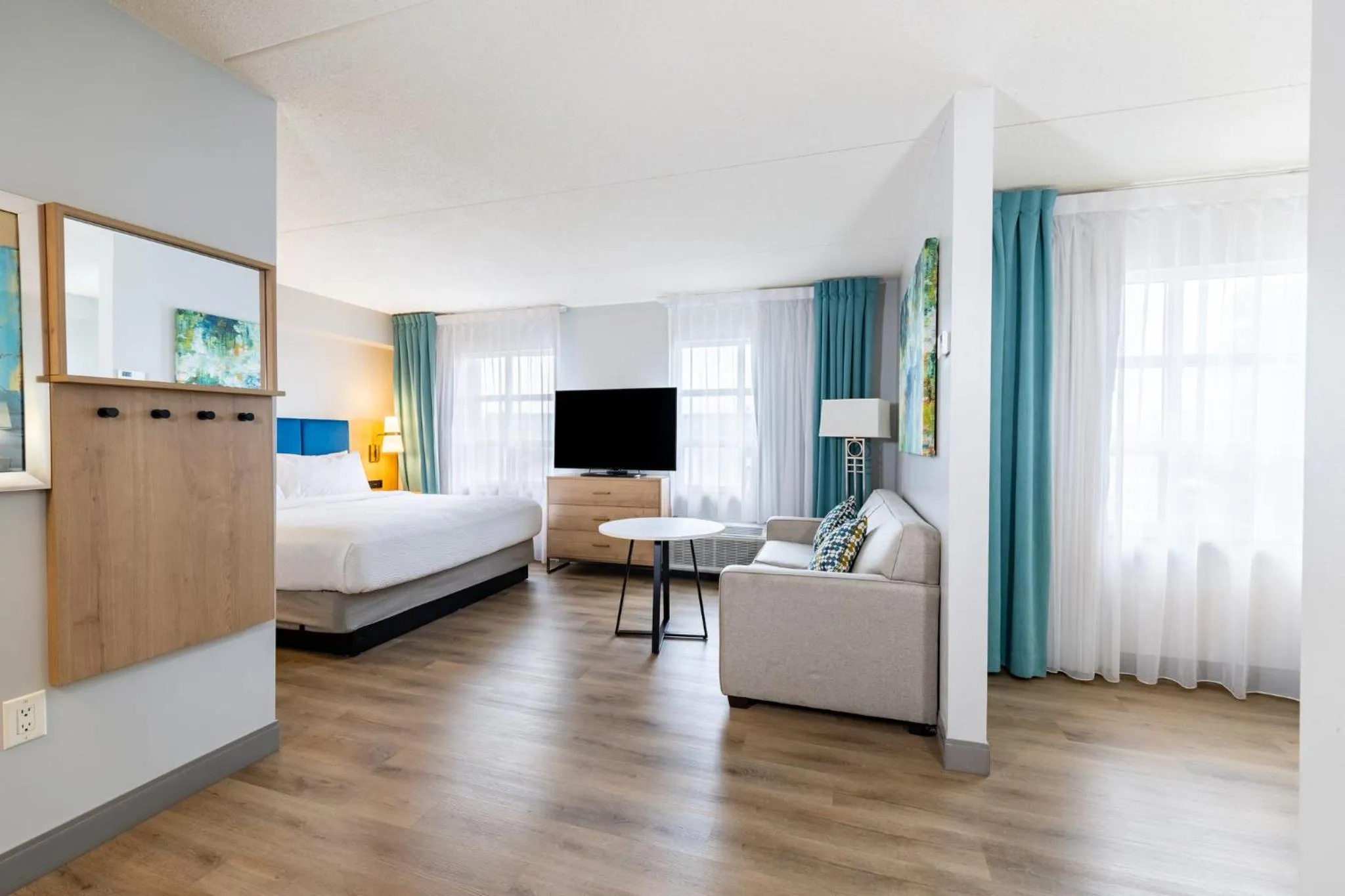 Photo of the whole room, Bed in Staybridge Suites London by IHG