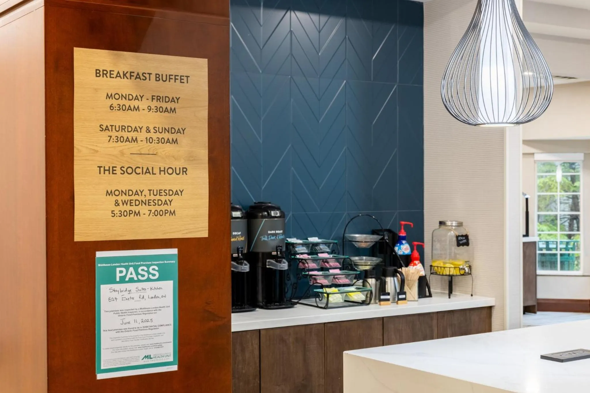 Restaurant/places to eat in Staybridge Suites London by IHG