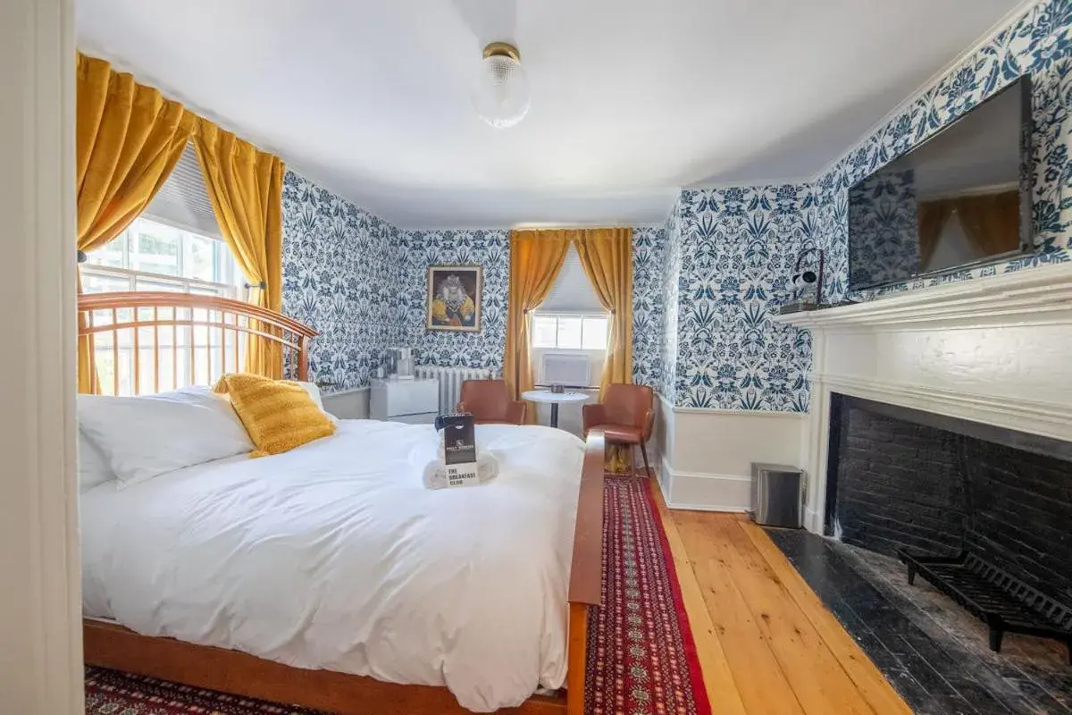 Bed in Sally Webster Inn Bed in Sally Webster Inn