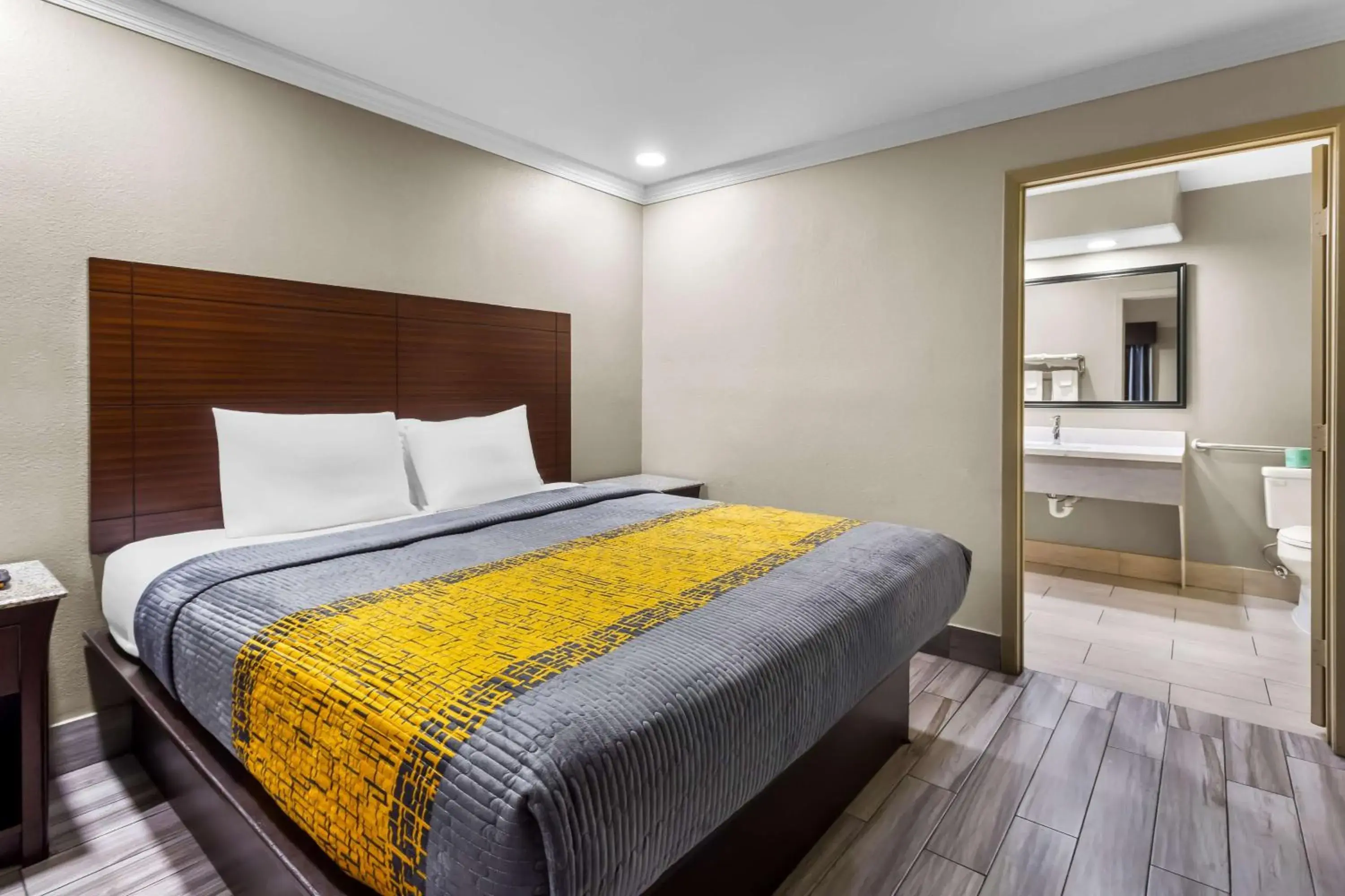 Bedroom, Bed in Americas Best Value Inn Houston Heights at I-45 Bedroom, Bed in Americas Best Value Inn Houston Heights at I-45