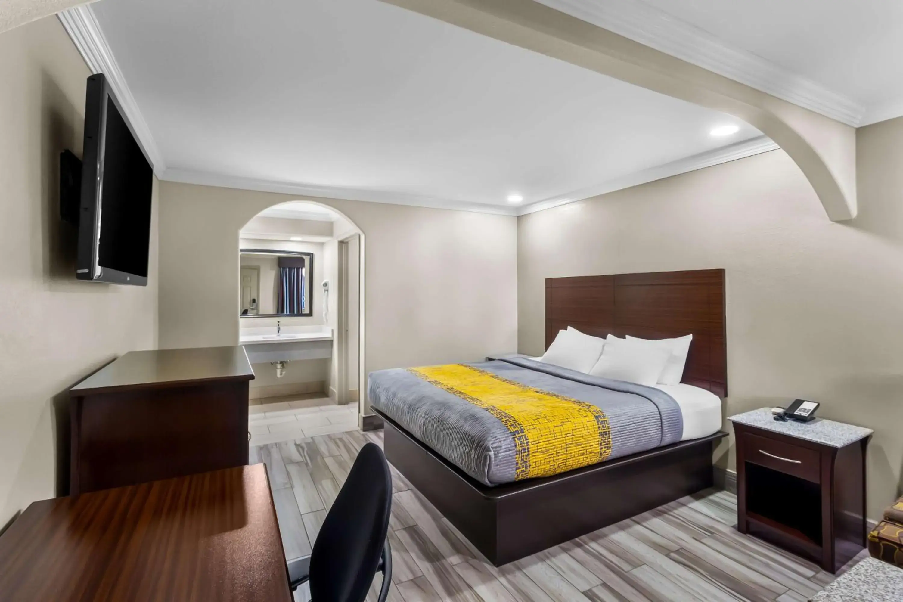 One-Bedroom Suite in Americas Best Value Inn Houston Heights at I-45 One-Bedroom Suite in Americas Best Value Inn Houston Heights at I-45