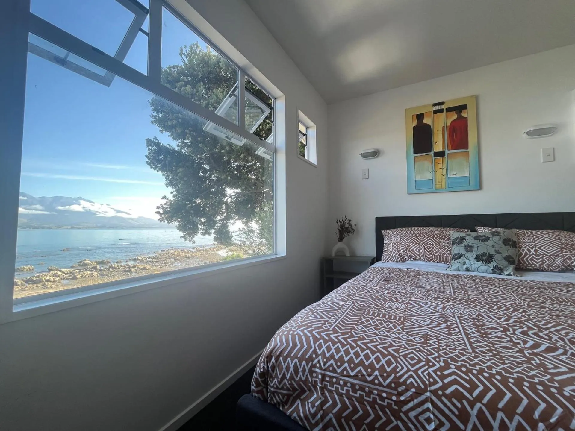 Bedroom, Bed in Kaikoura Seaside lodge
