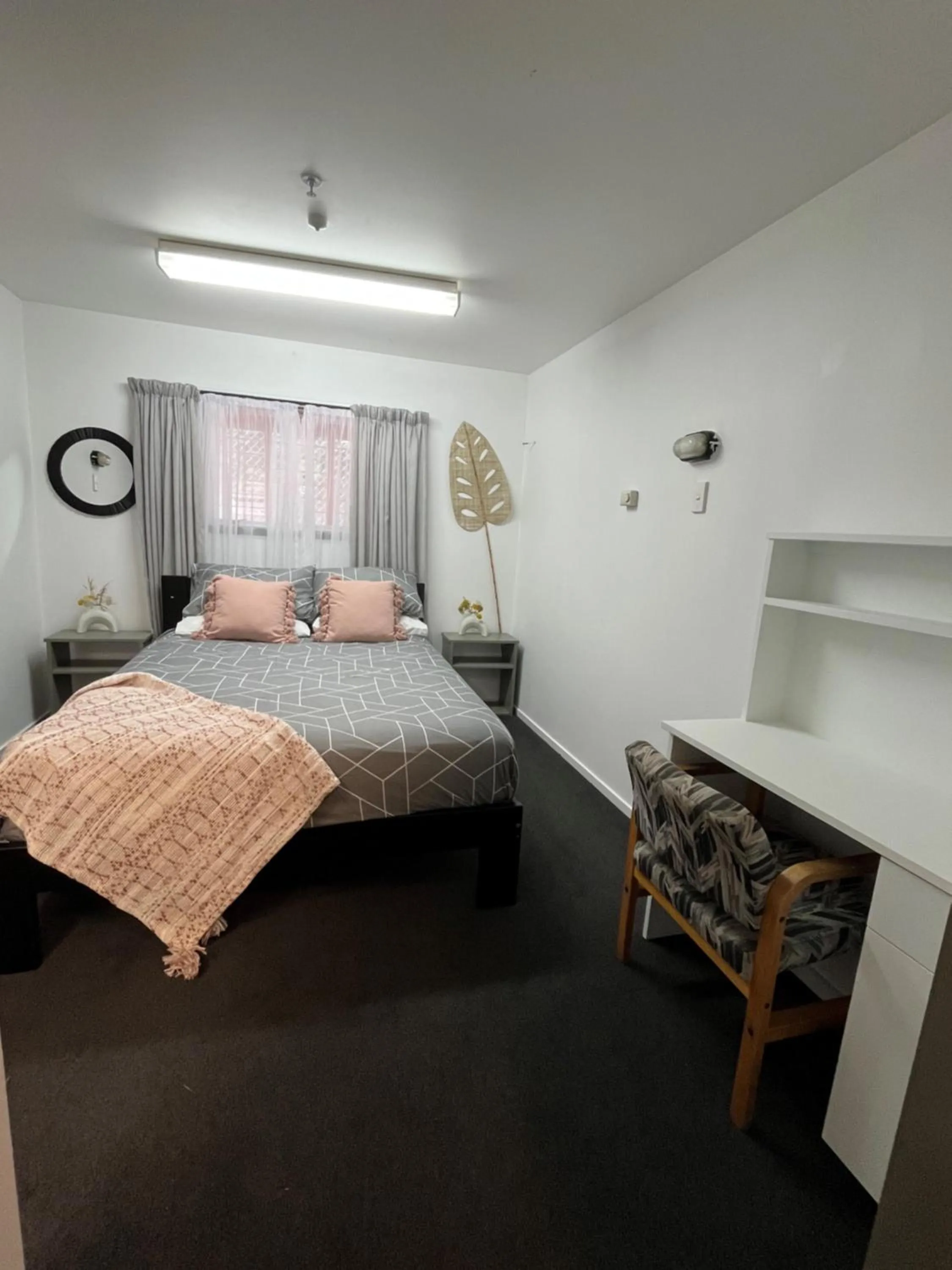 Photo of the whole room, Bed in Kaikoura Seaside lodge