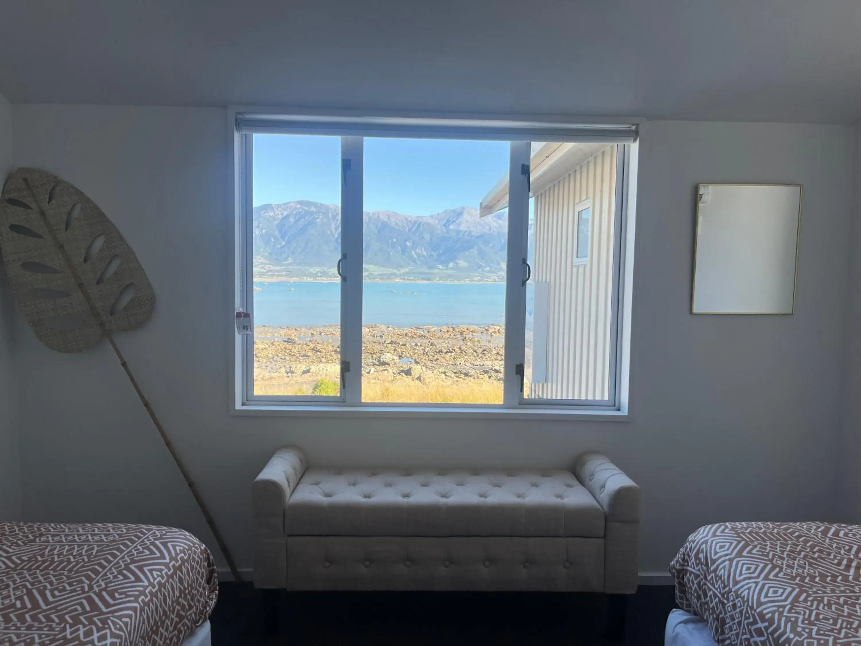 Twin Room with Sea View in Kaikoura Seaside lodge Twin Room with Sea View in Kaikoura Seaside lodge
