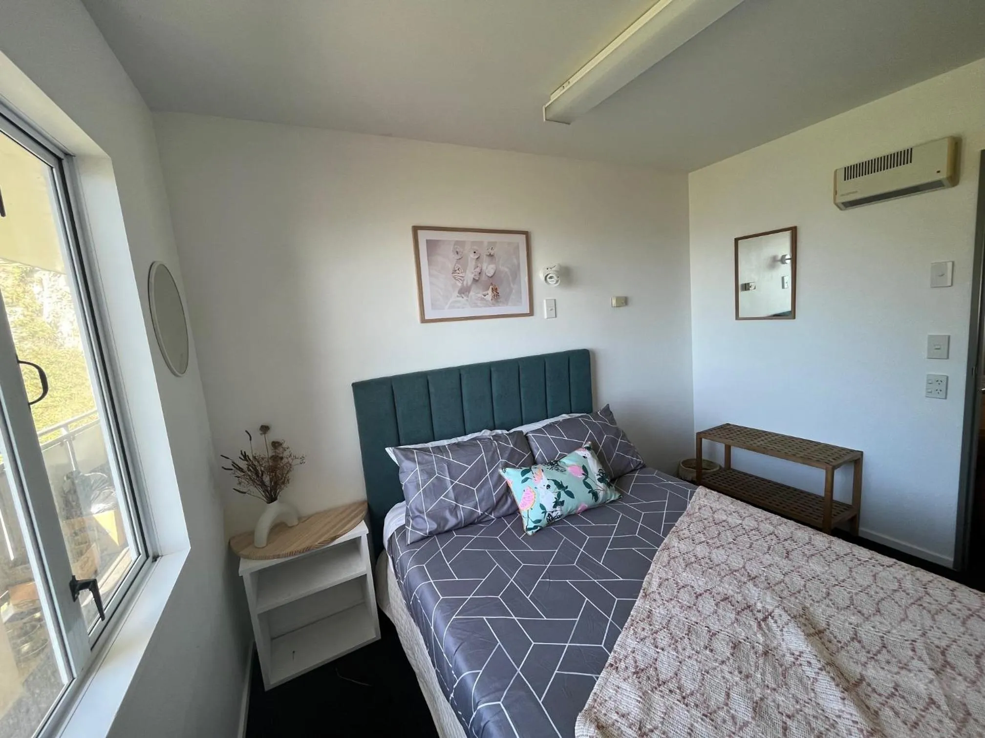 Bed in Kaikoura Seaside lodge