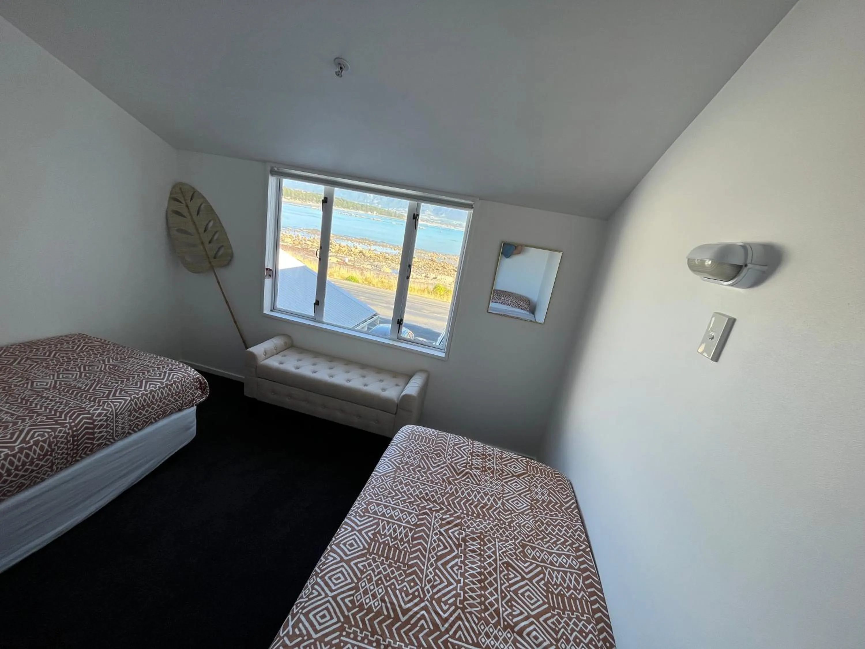 Photo of the whole room, Bed in Kaikoura Seaside lodge