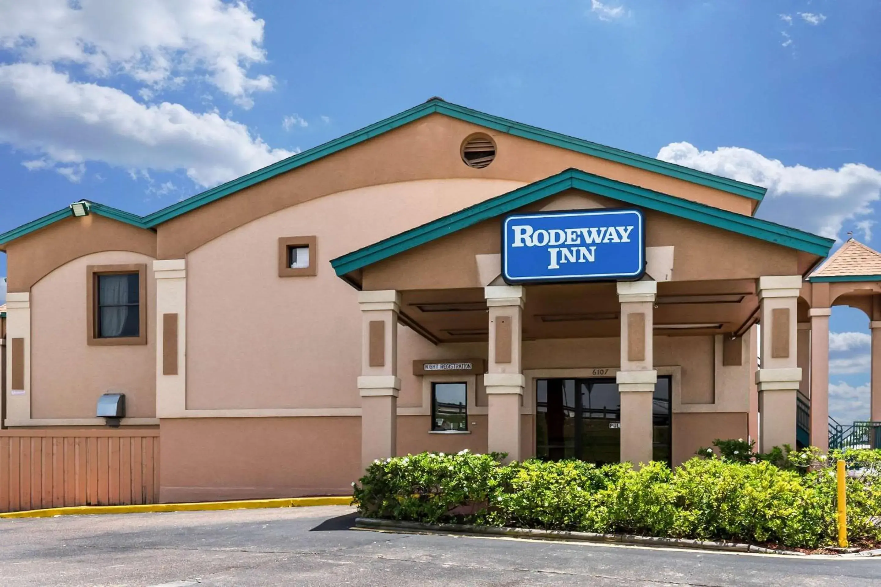 Property Building in Rodeway Inn - Galveston