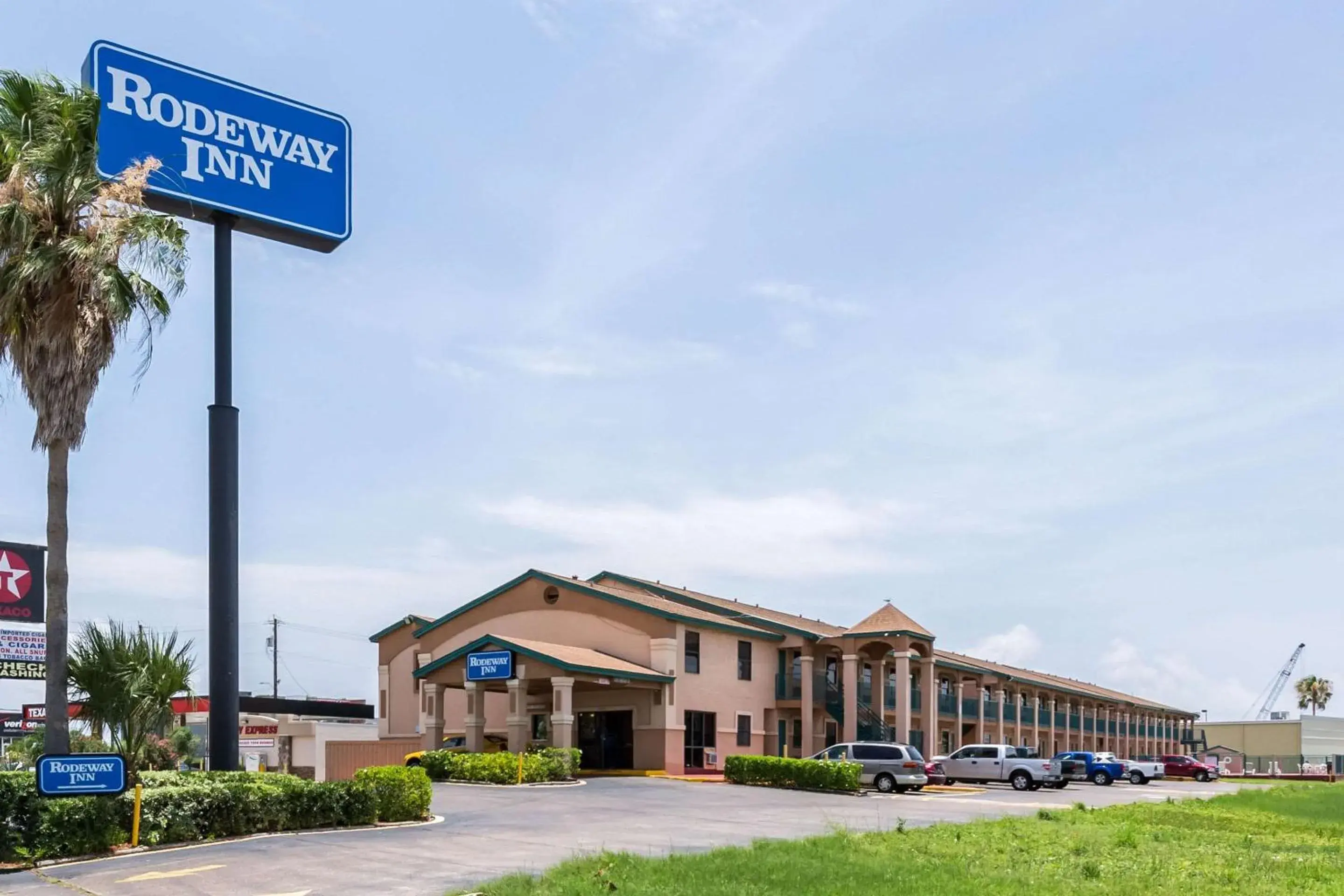 Property Building in Rodeway Inn - Galveston