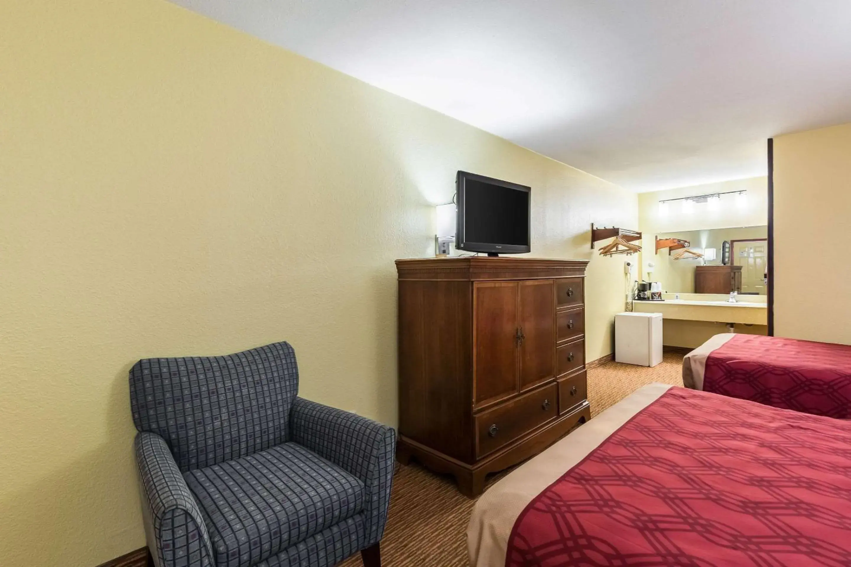 Photo of the whole room, TV/Entertainment Center in Rodeway Inn - Galveston