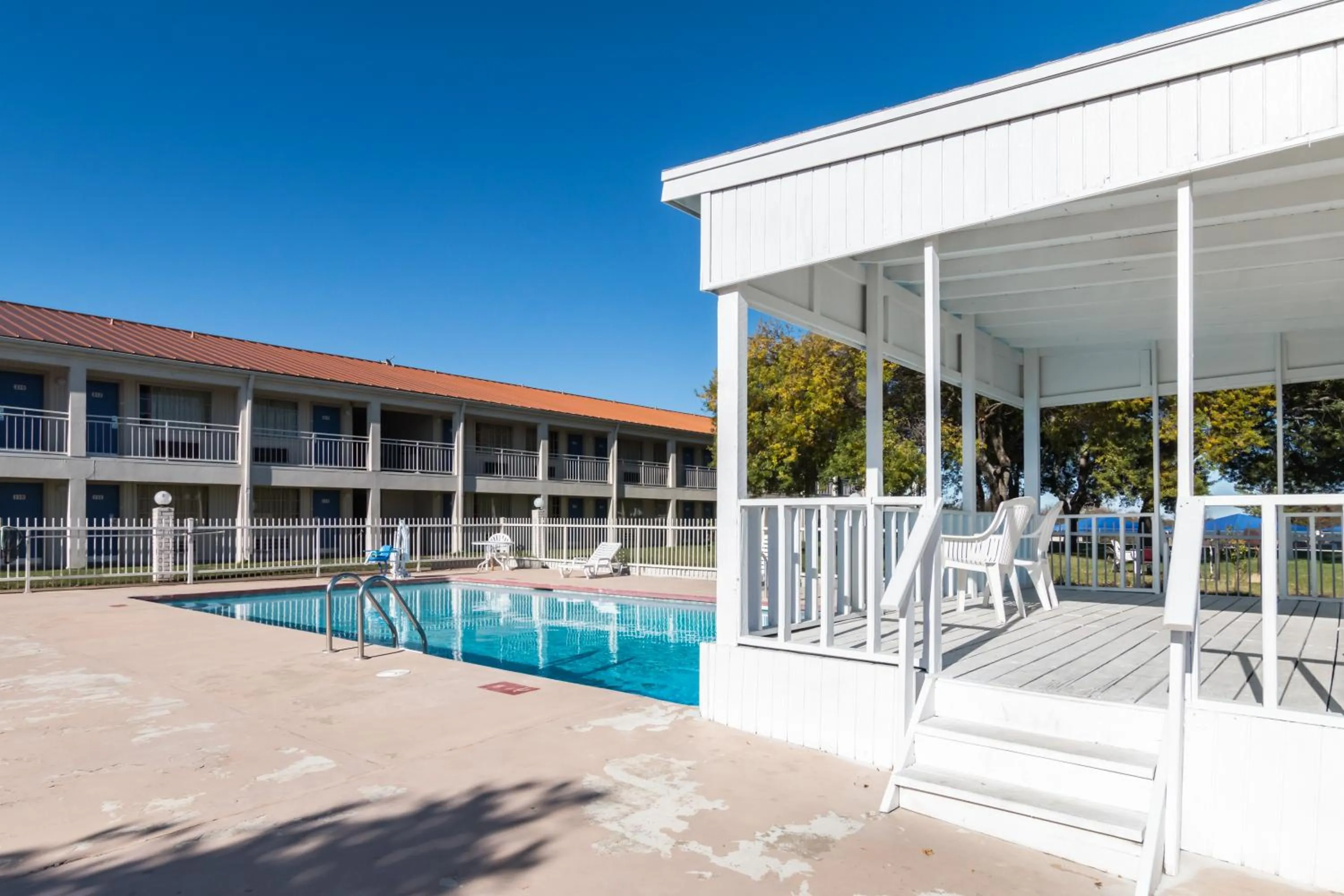 Swimming pool in Motel 6-Stephenville, TX