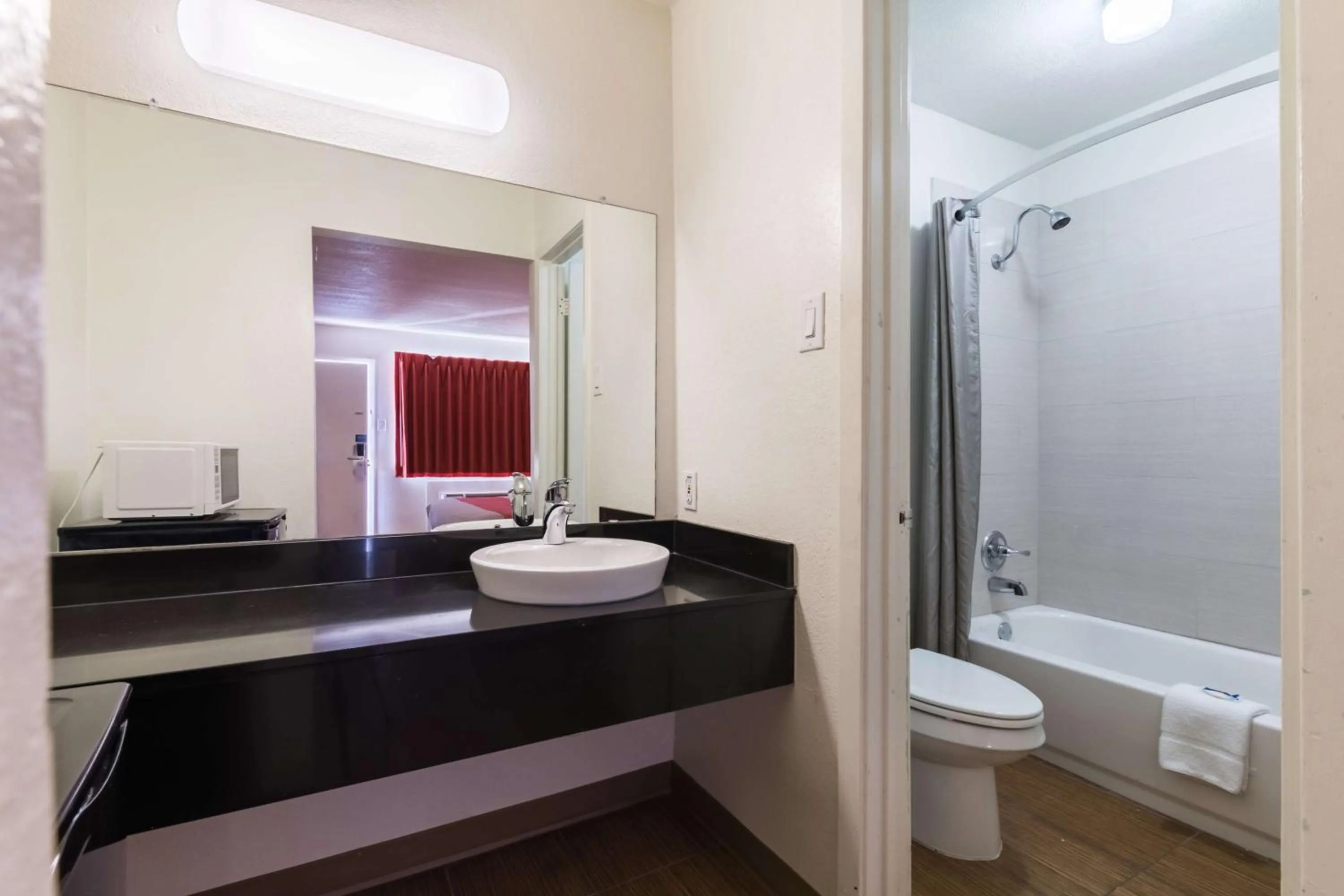 Shower in Motel 6-Stephenville, TX