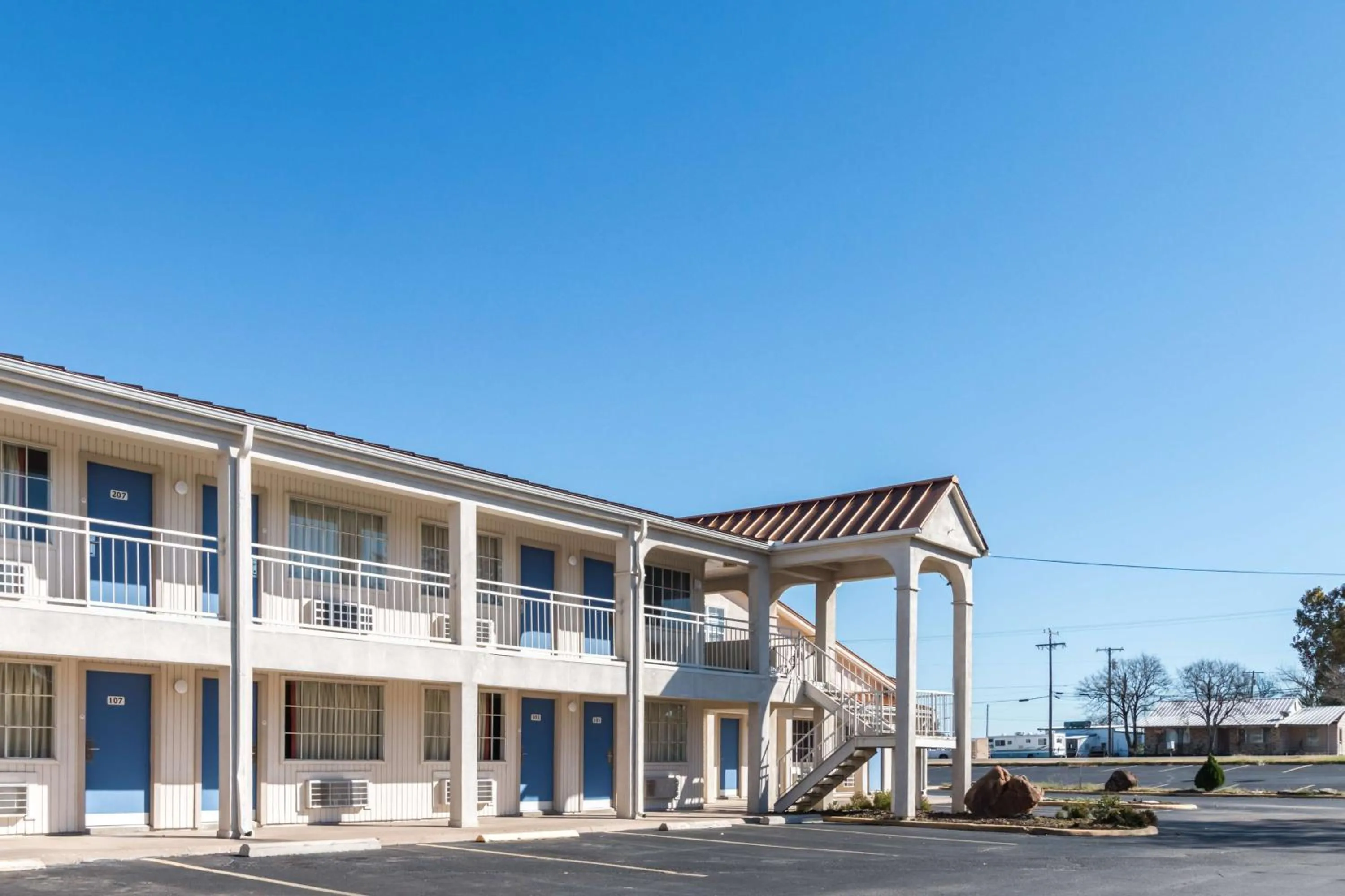 Property building in Motel 6-Stephenville, TX